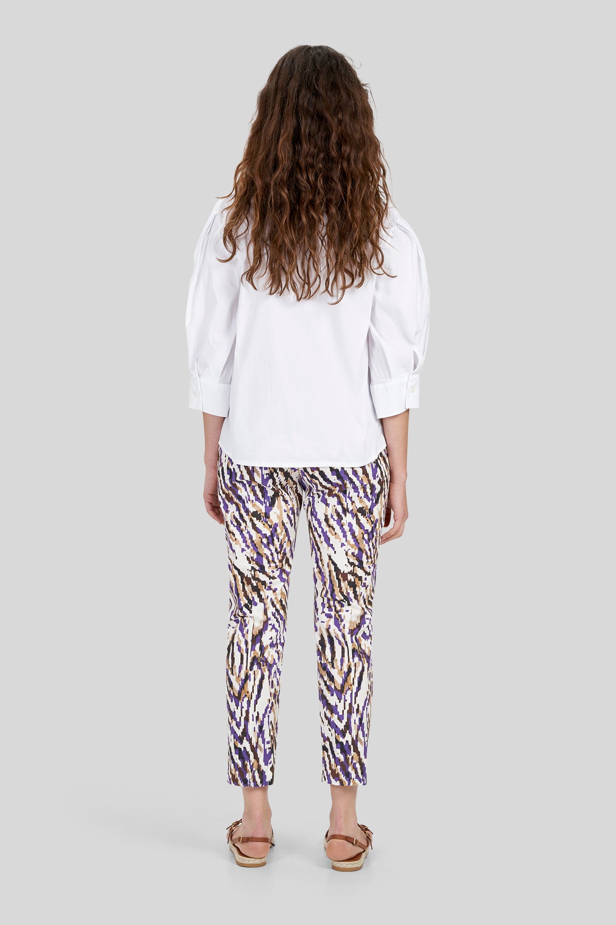 Pantaloni in gabardina stretch a fantasia