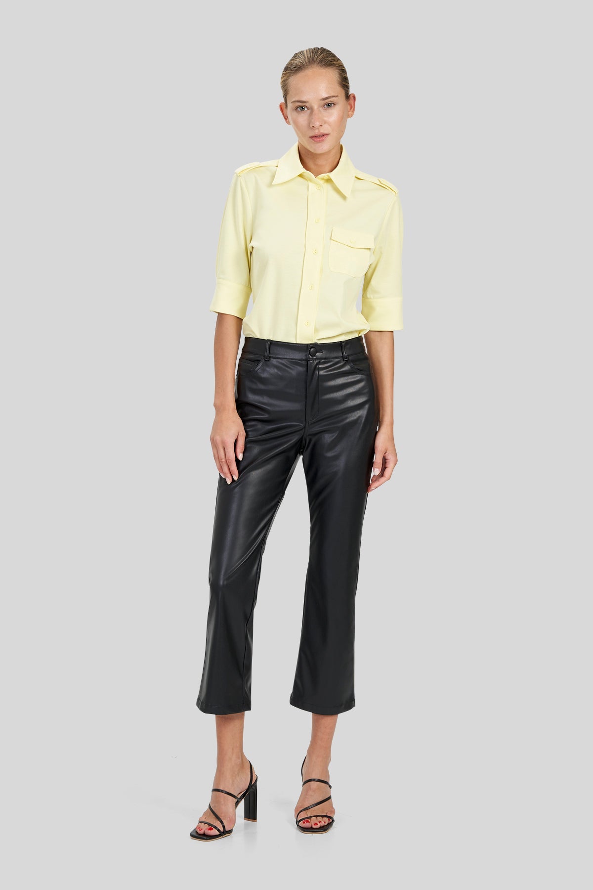 Pantaloni in similpelle a linea trumpet