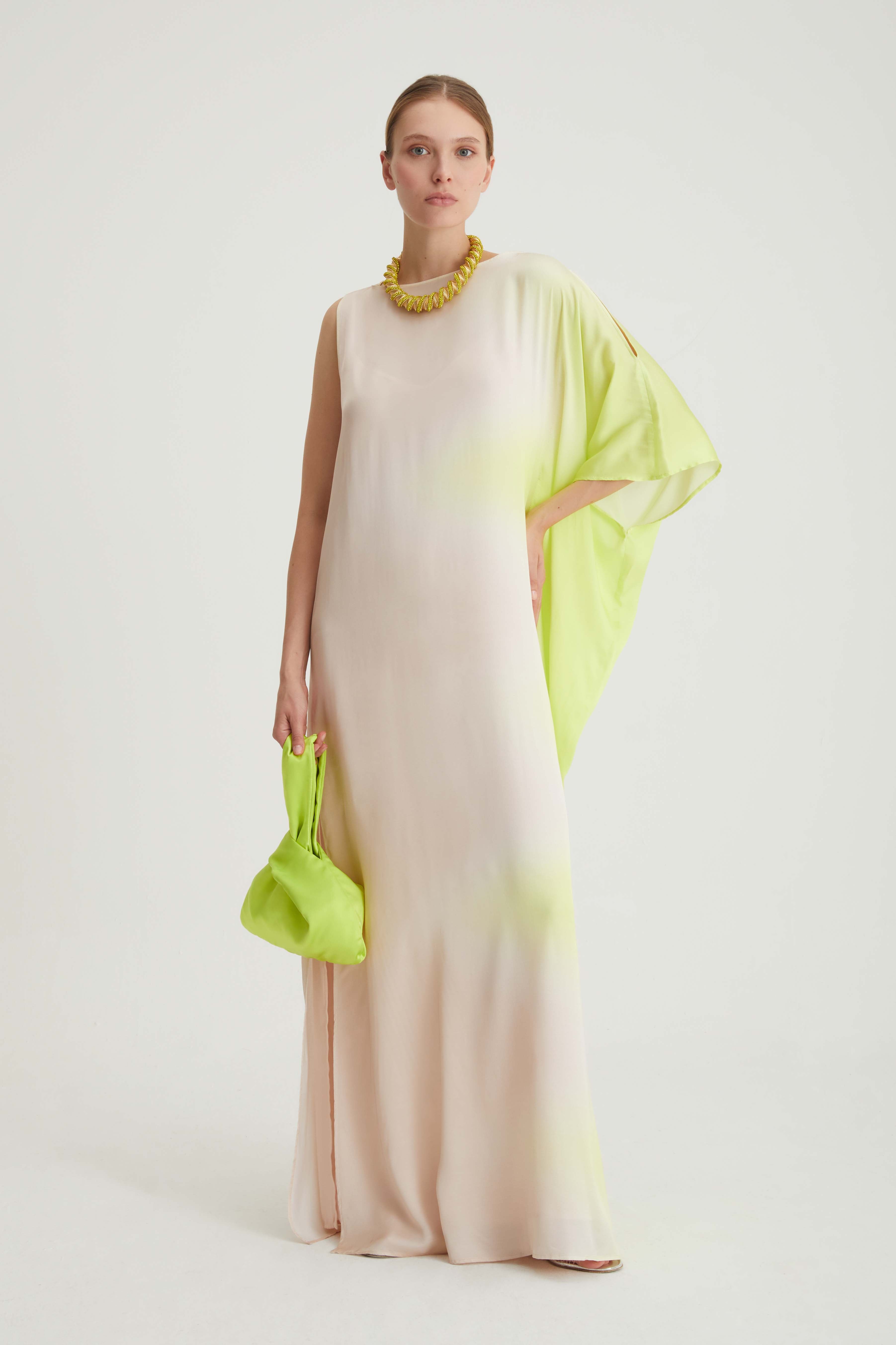 Abito lungo asimmetrico