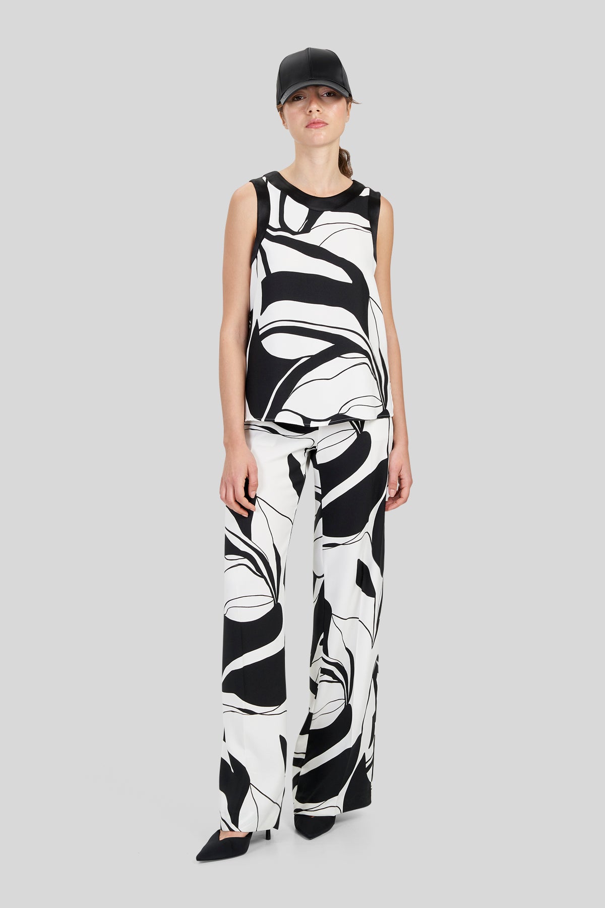 Pantaloni in crepe a fantasia