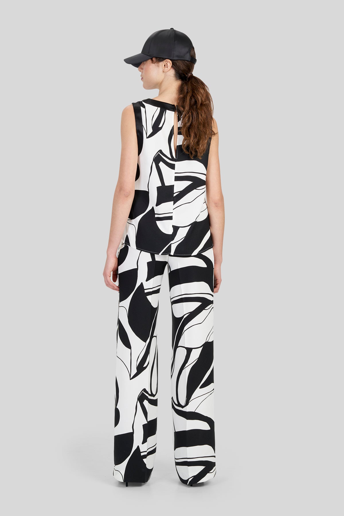 Pantaloni in crepe a fantasia