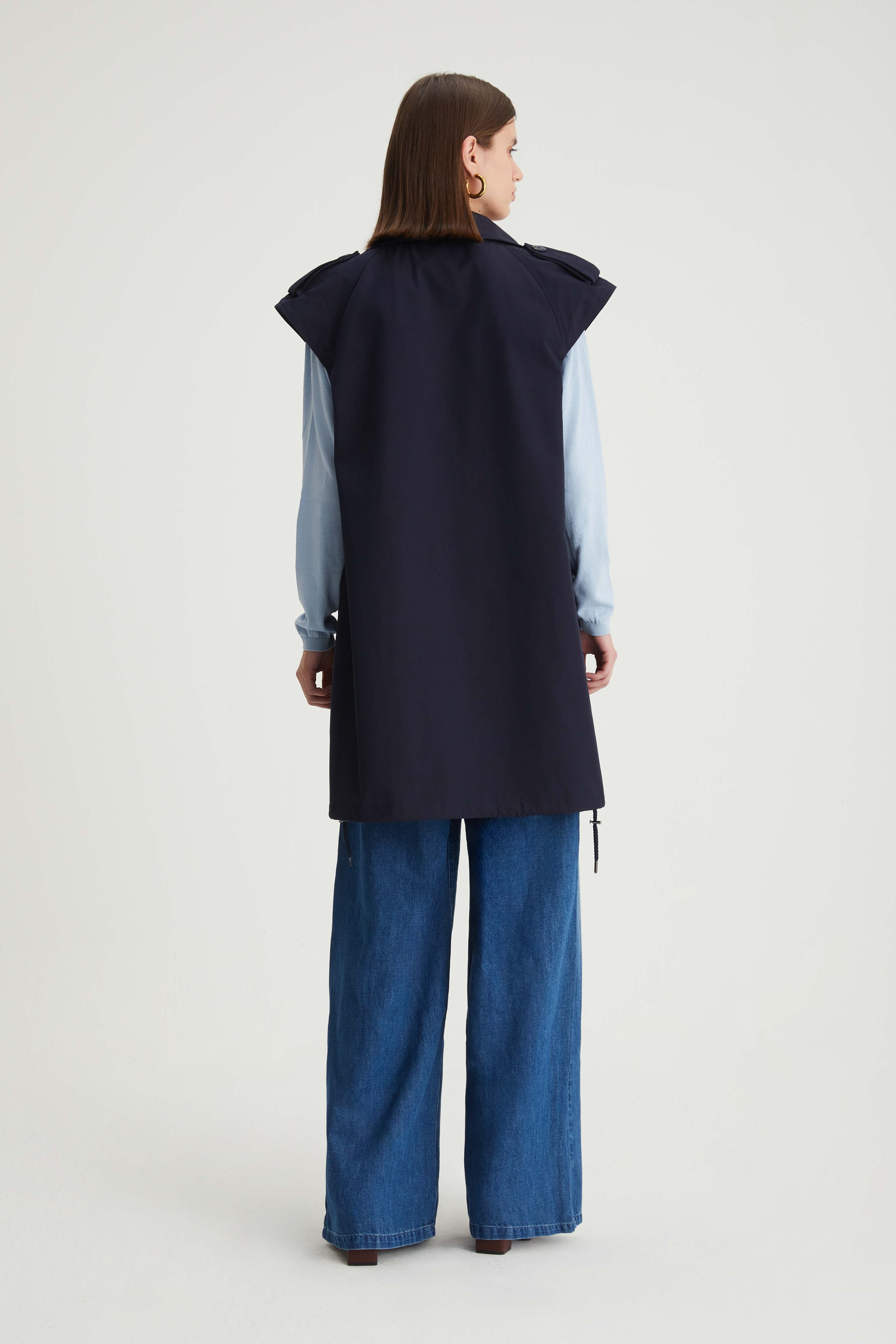 Sleeveless midi trench coat