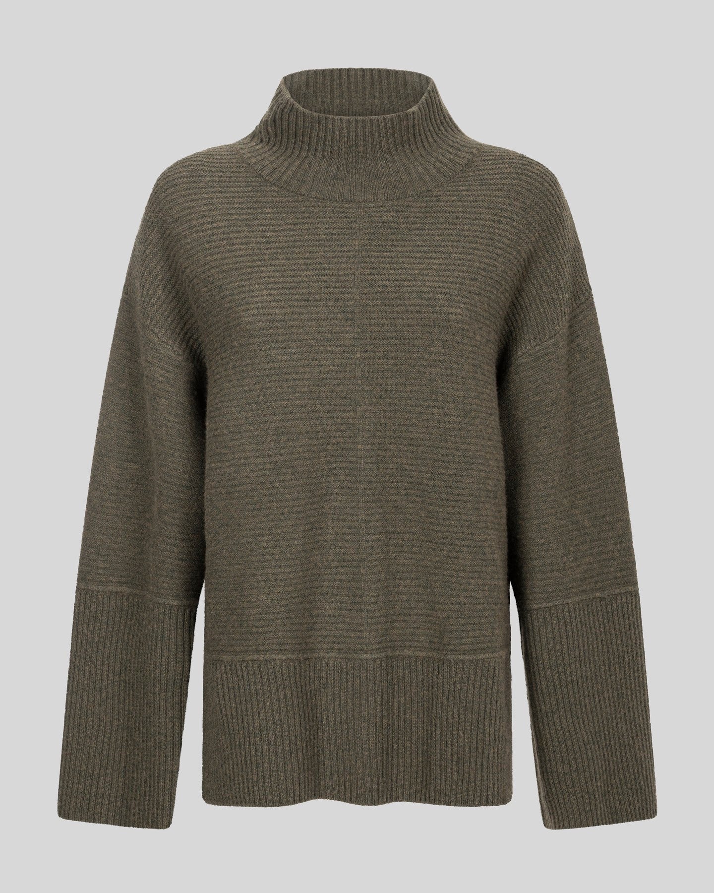 Maglia a collo alto e maniche ampie