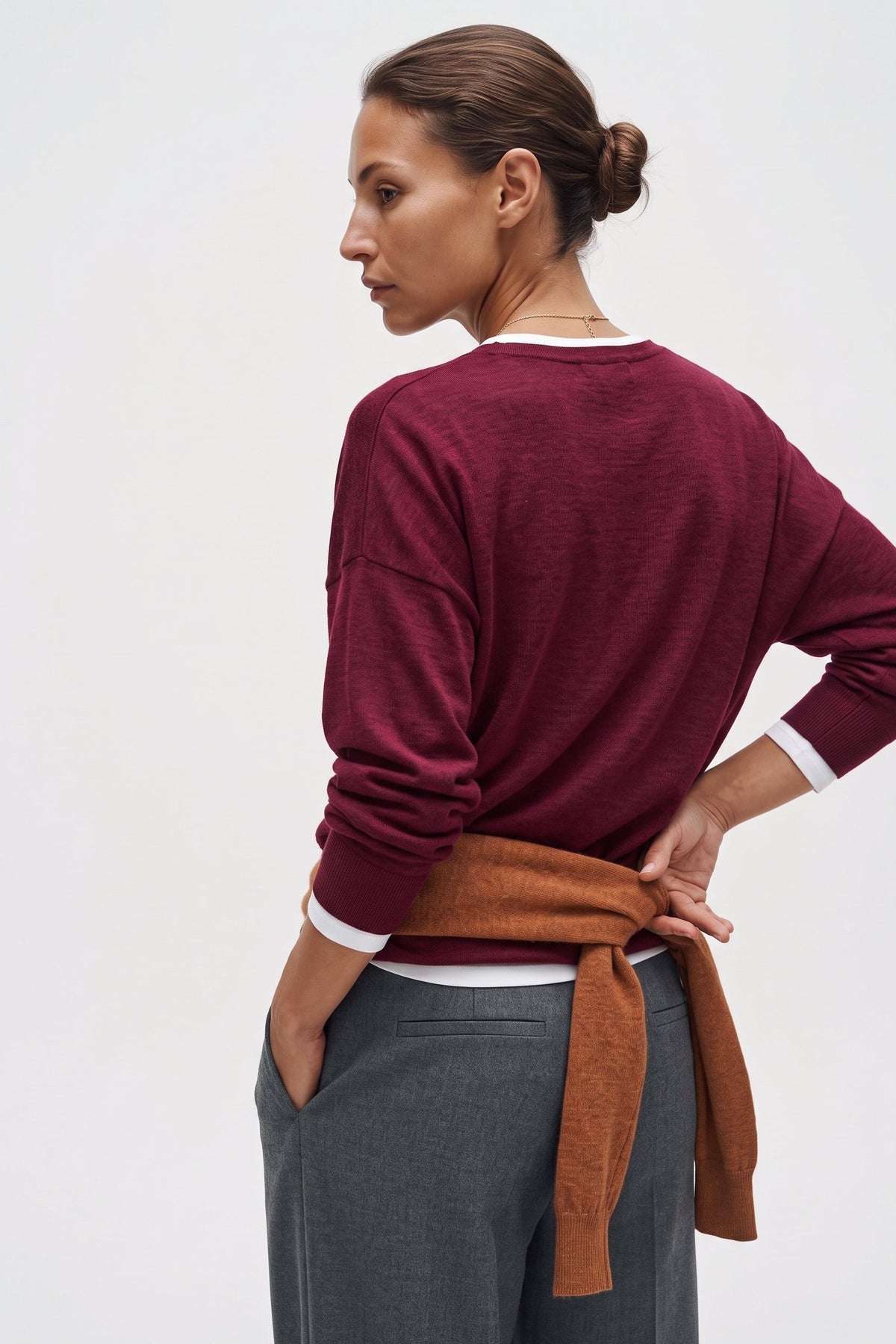 Maglia con scollo a V in misto seta e lana