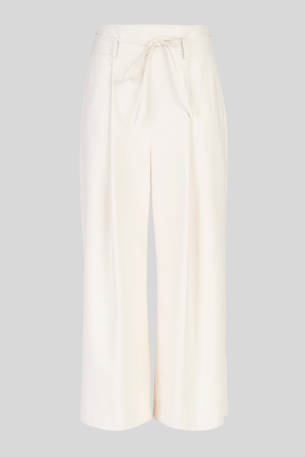 Pantaloni in similpelle dalla linea ampia