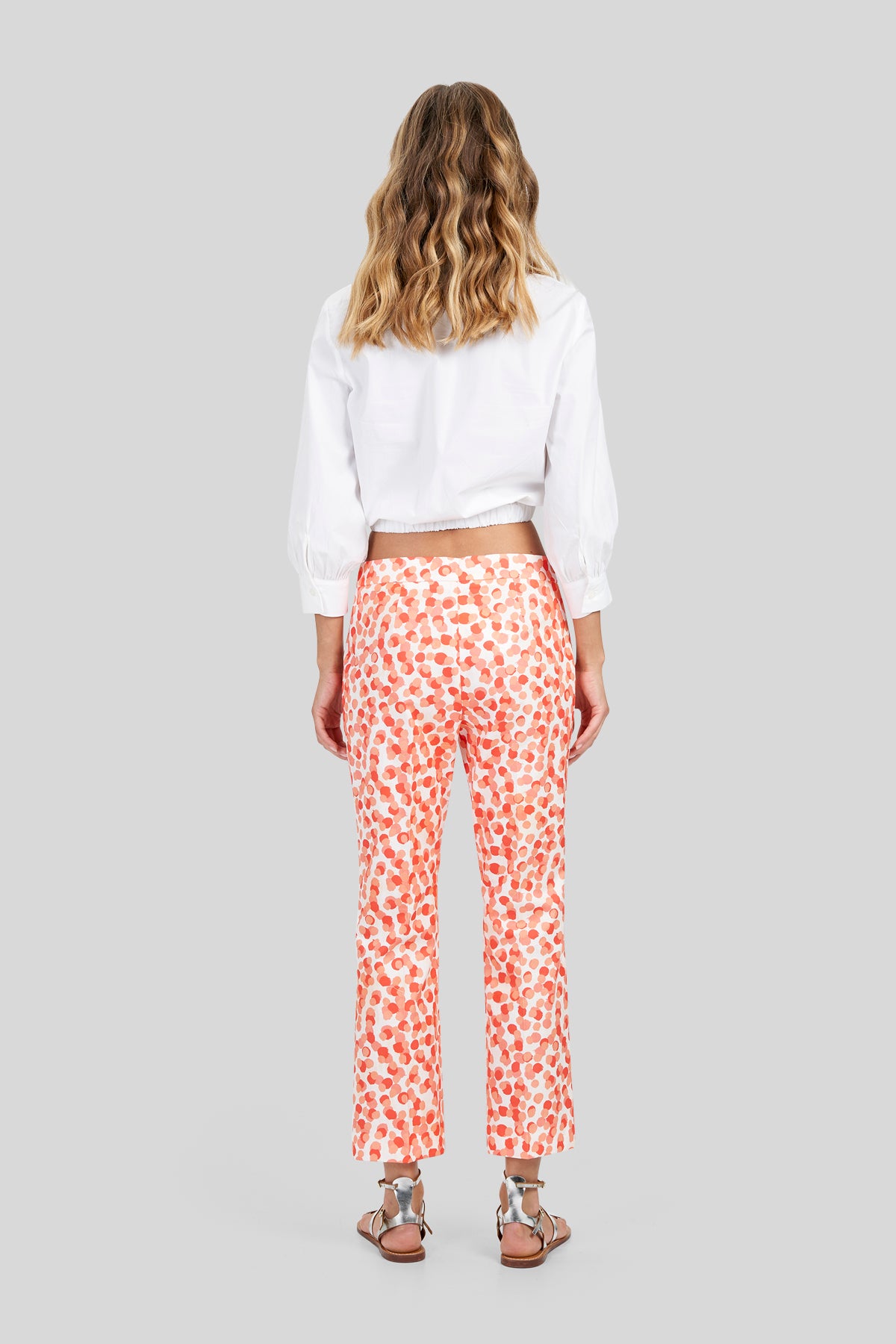 Pantaloni trumpet in gabardina a fantasia