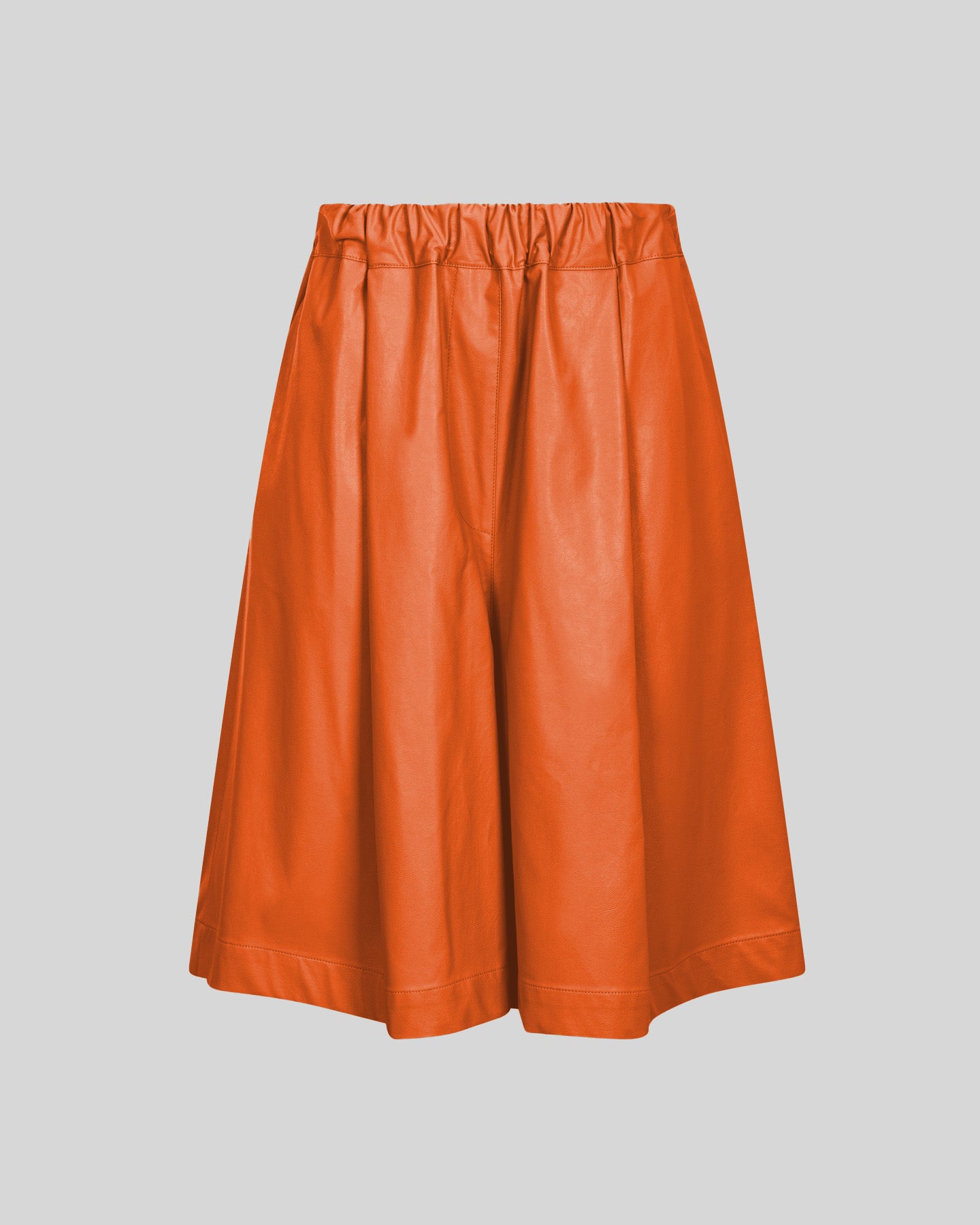 Bermuda in simil pelle