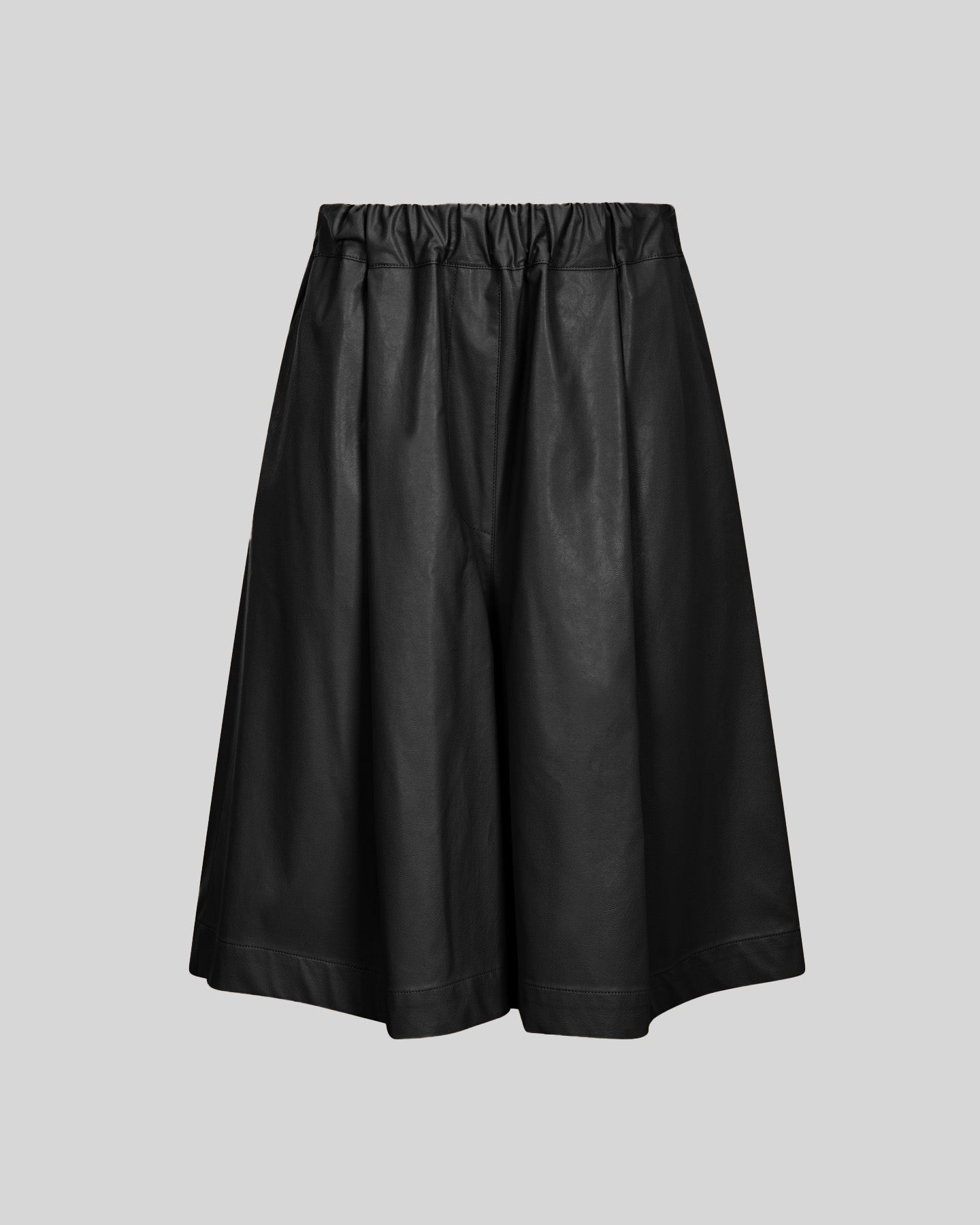 Bermuda in simil pelle