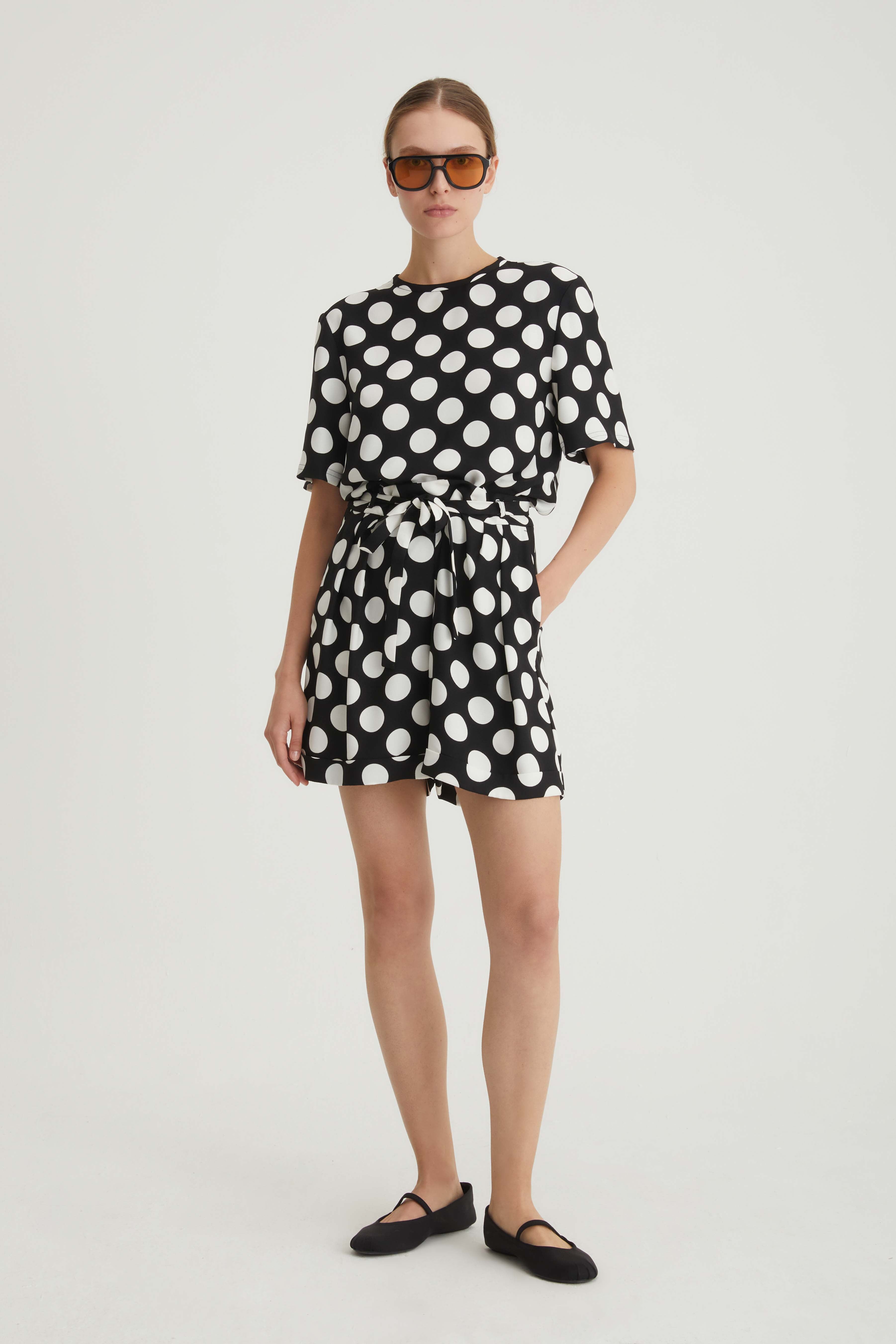 Shorts a pois con tasche