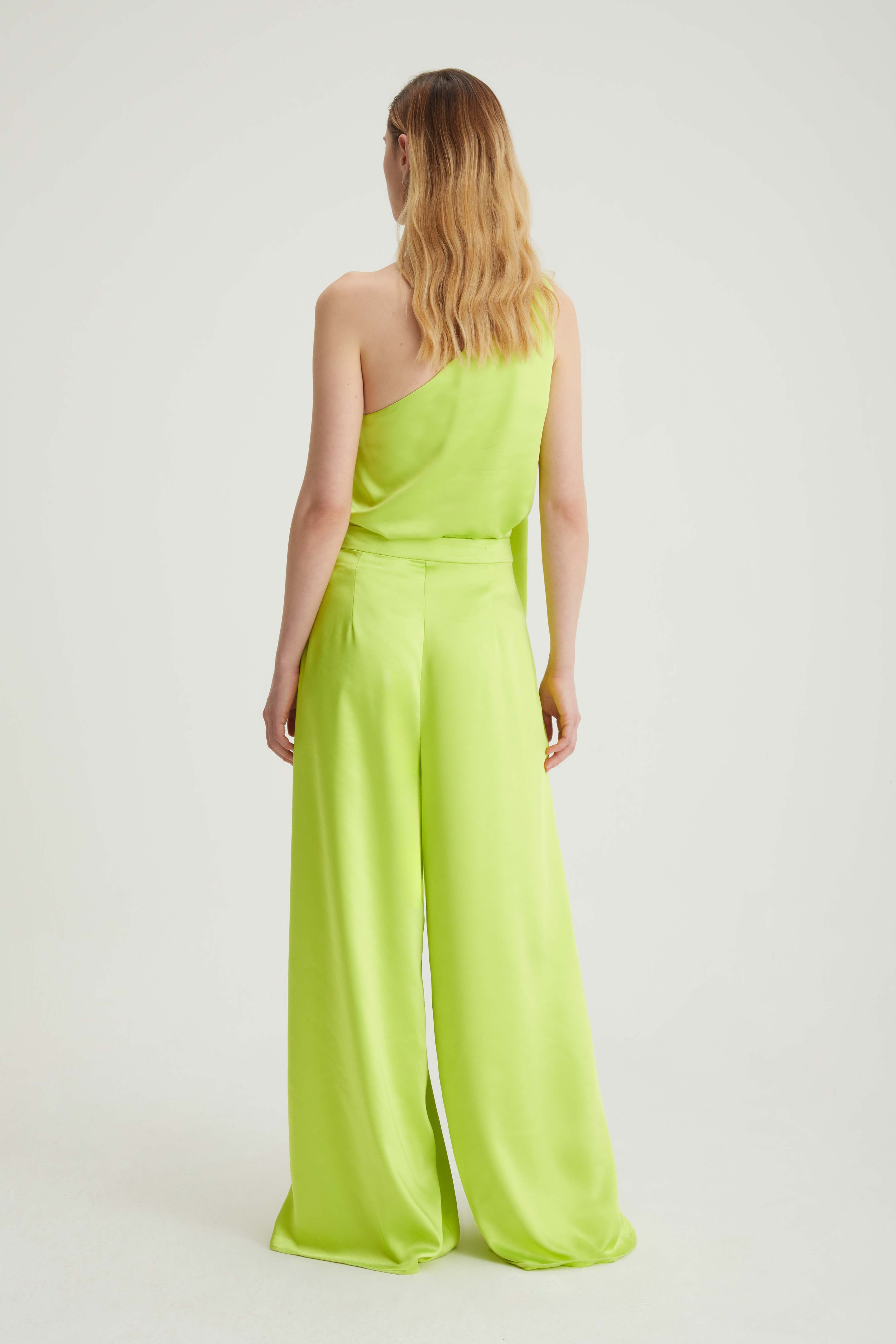 Pantalone ampio con pieghe