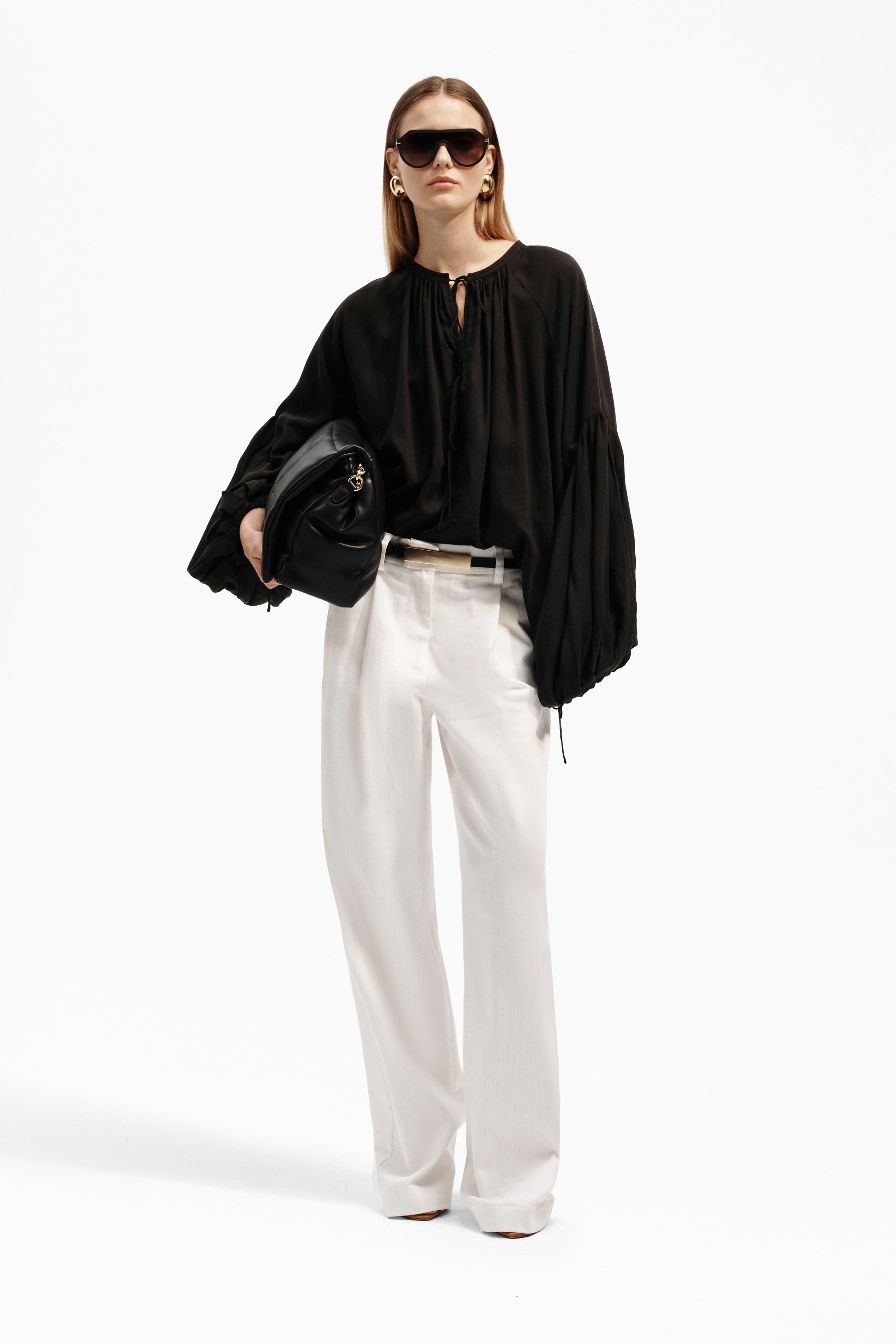 Pantalone wide leg a vita alta con pinces