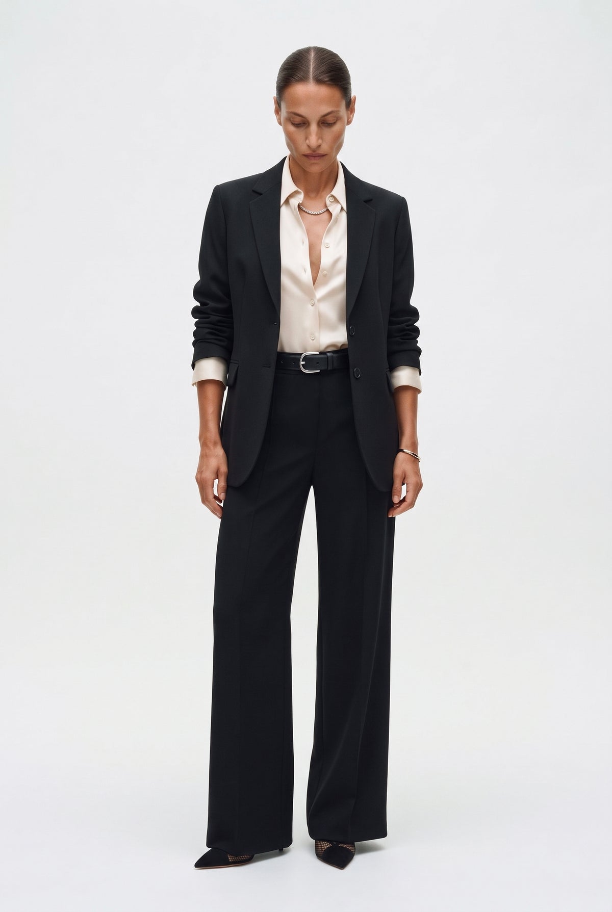 Tailleur in crepe giacca monopetto e pantalone gamba ampia