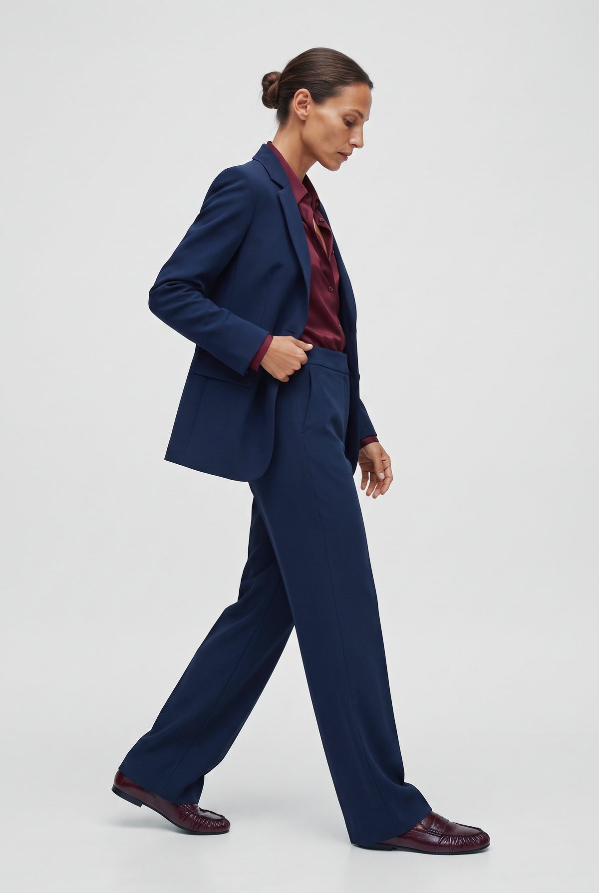 Tailleur in crepe giacca monopetto e pantalone palazzo