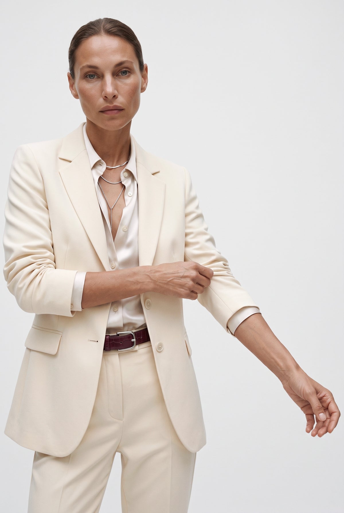 Tailleur in crepe giacca monopetto e pantalone a sigaretta