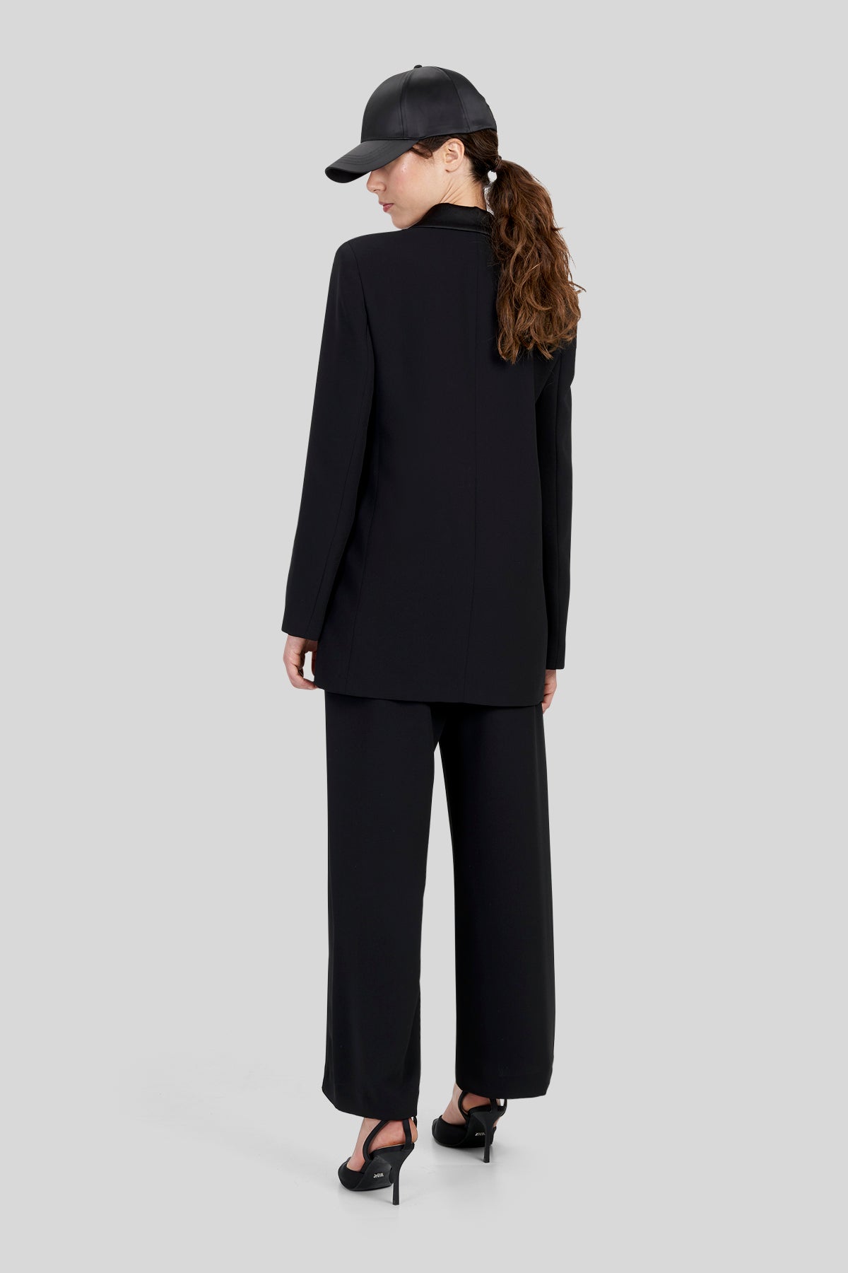 Pantaloni cropped in crepe