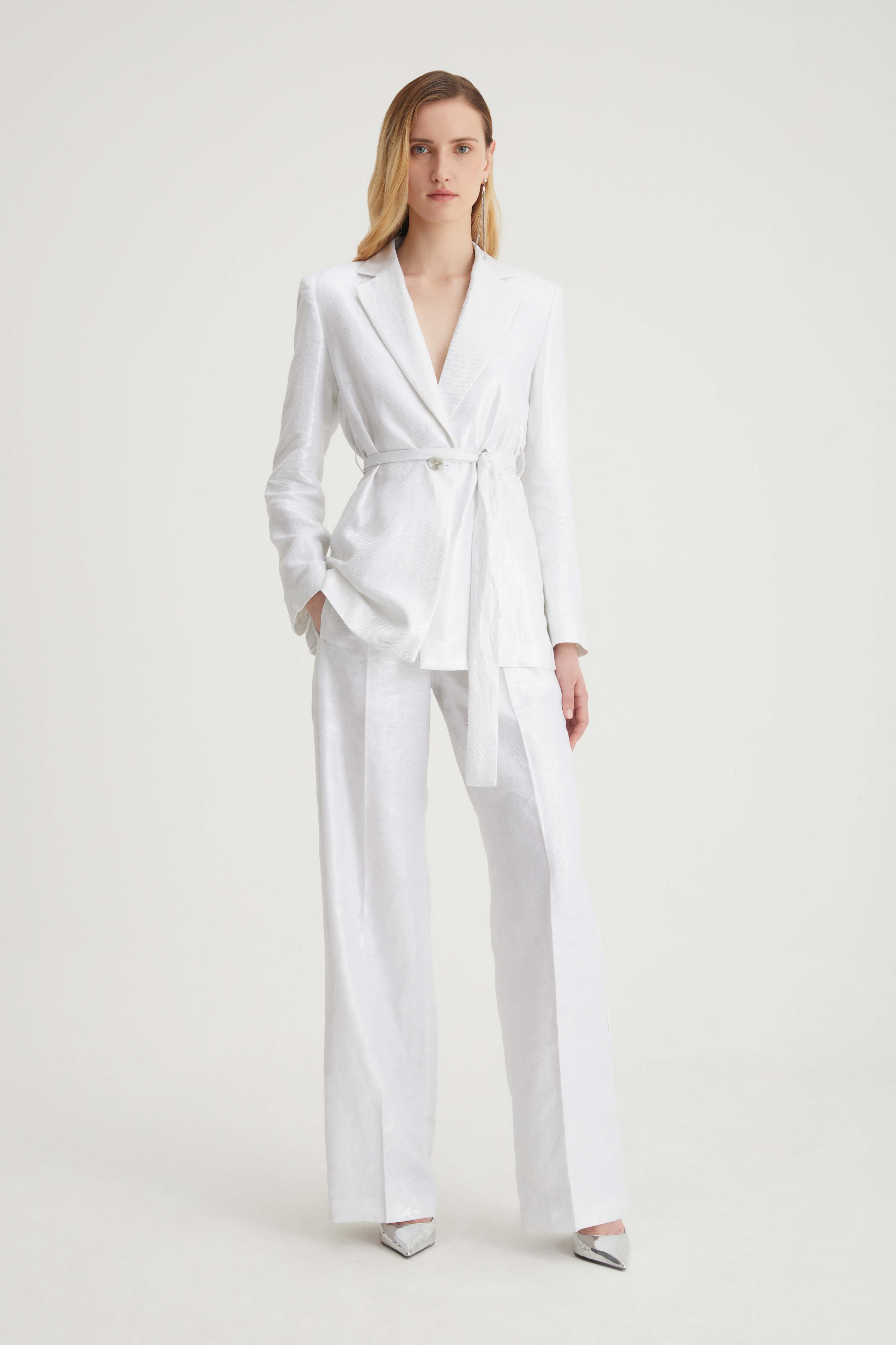 Jacket with belt at the waist