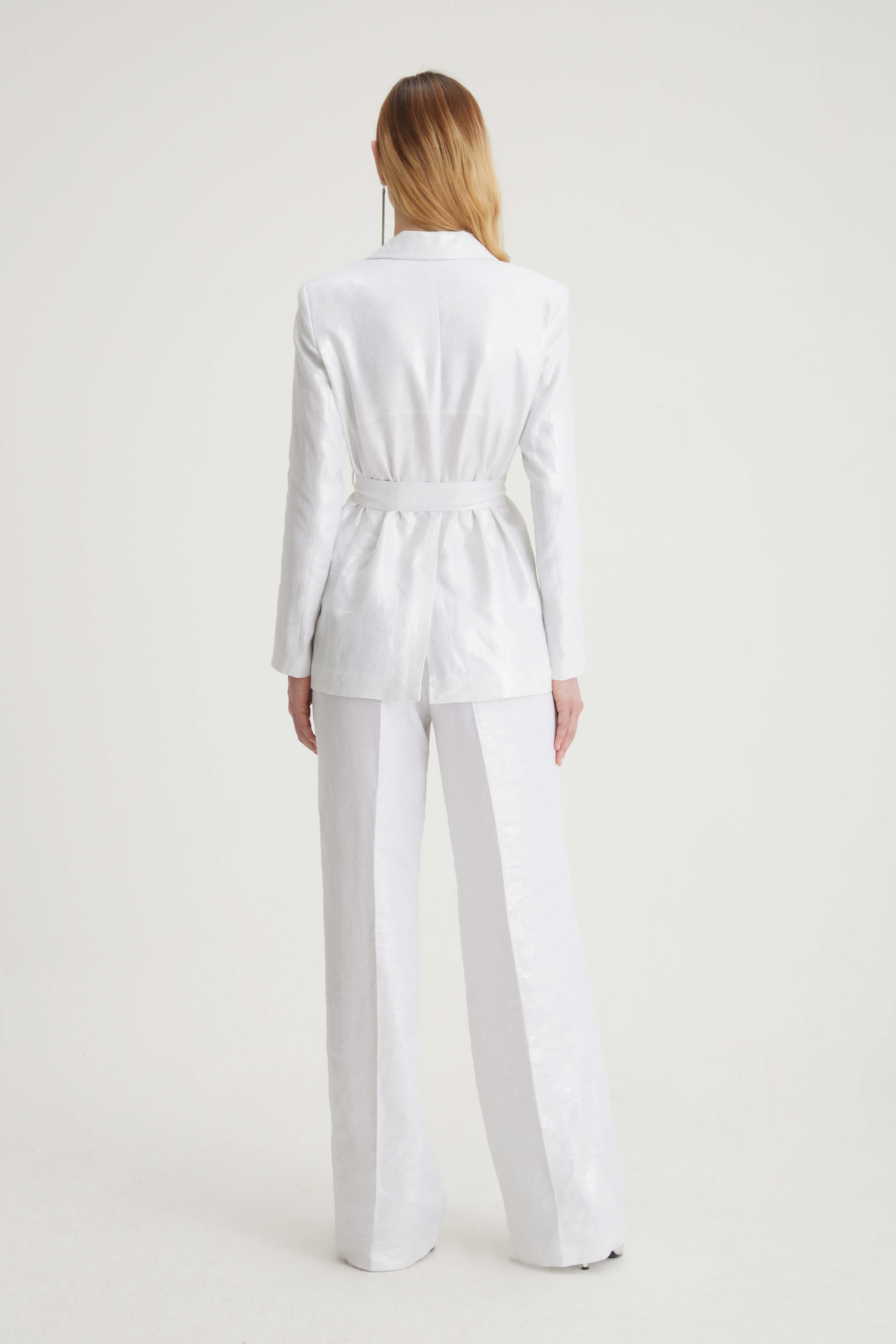 Jacket with belt at the waist