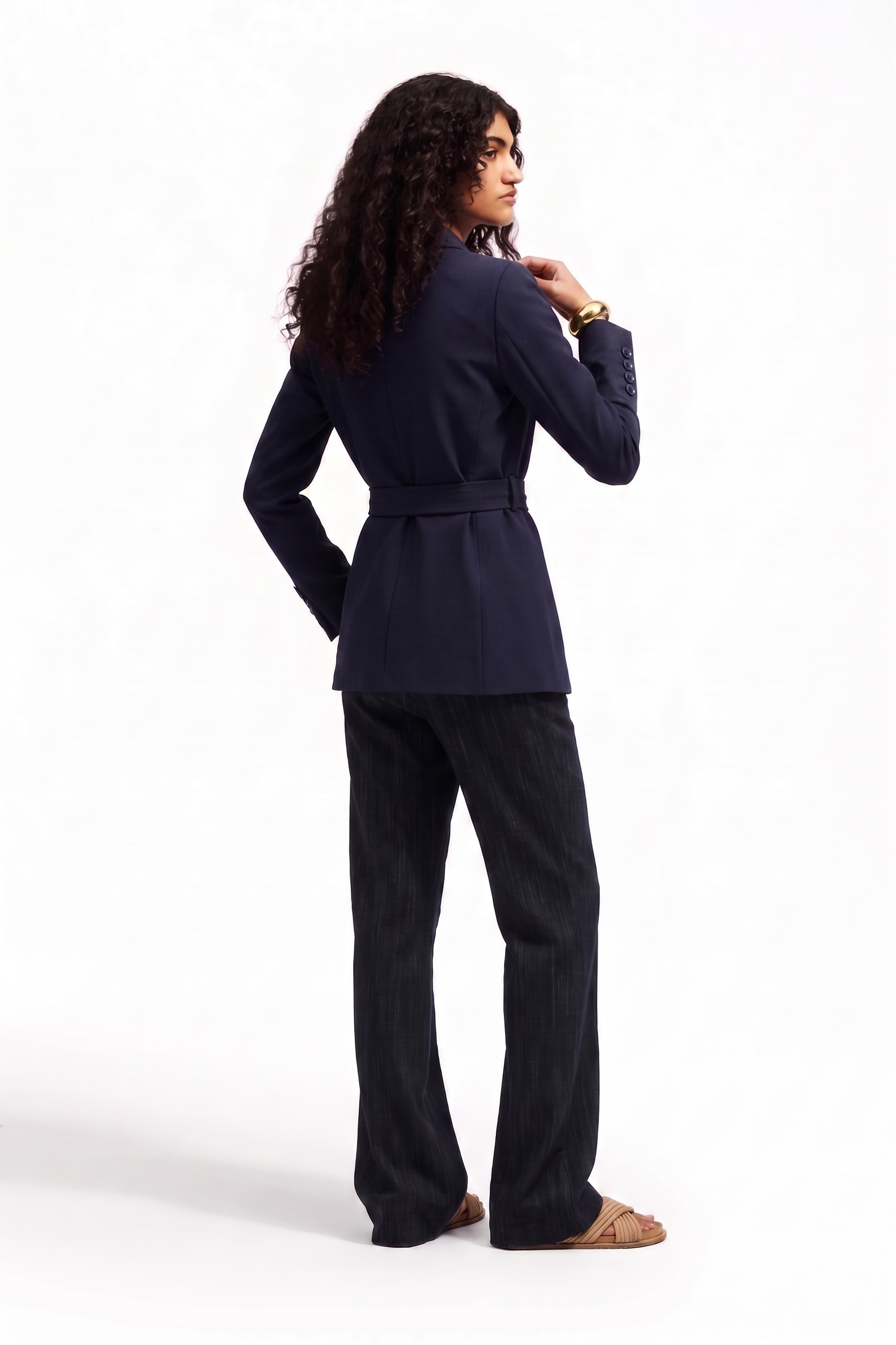 Blazer con cintura annodata e revers a lancia