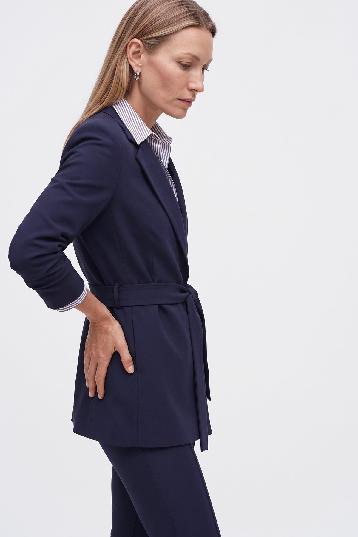 Blazer Donna con Cintura Annodata e Revers a Lancia – Strutturato e Femminile