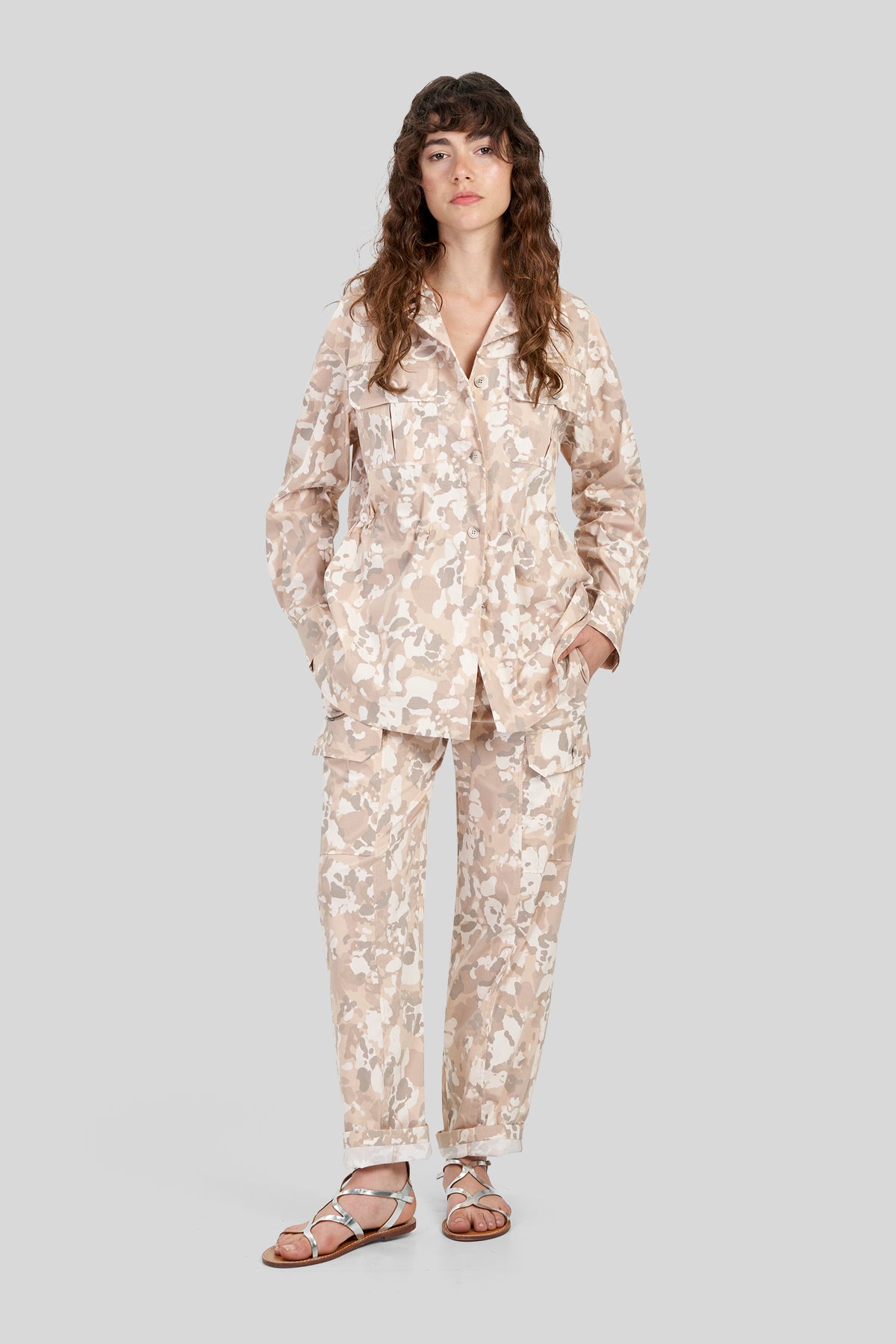 Pantaloni cargo in tencel fluido
