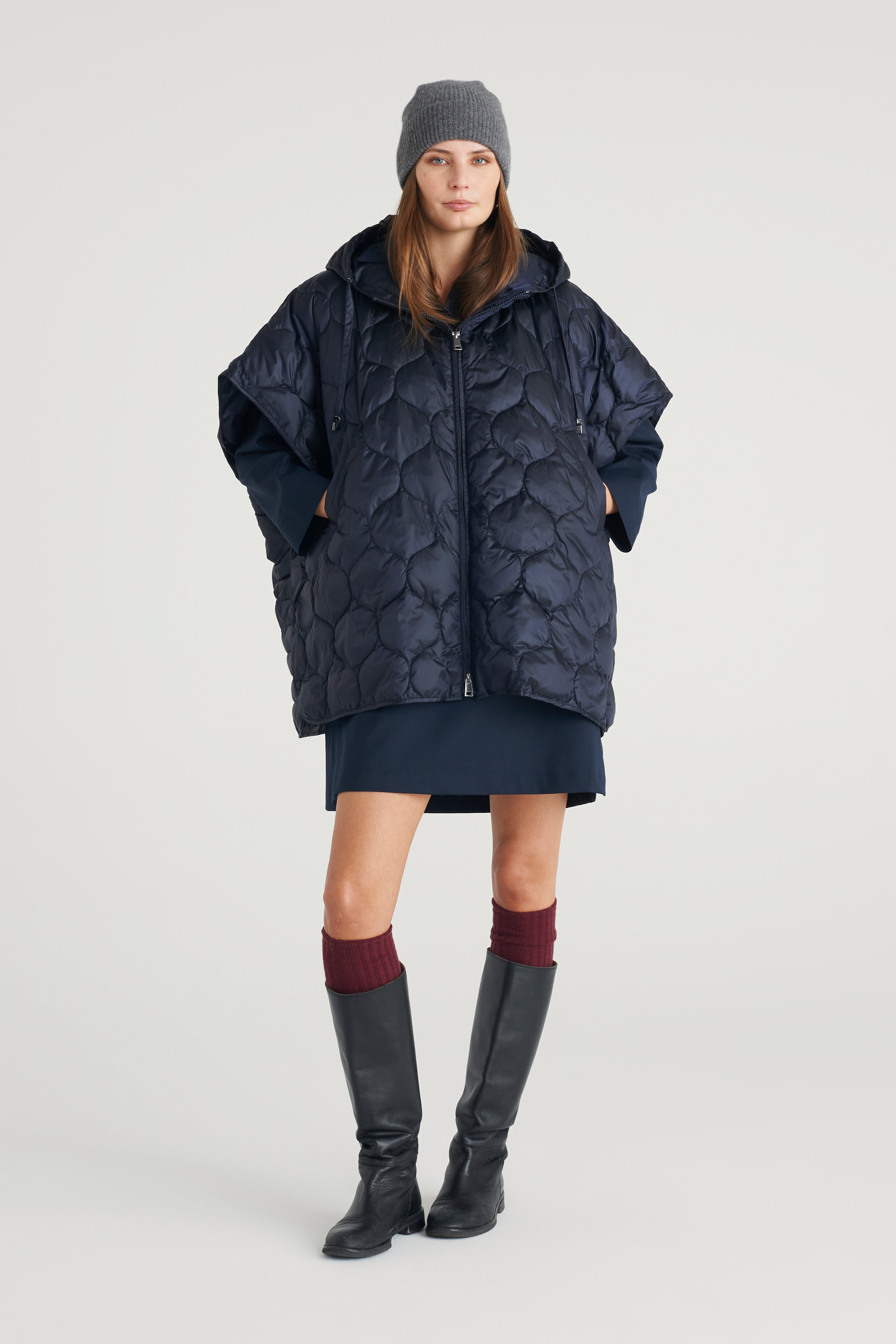 Piumino smanicato con cappuccio