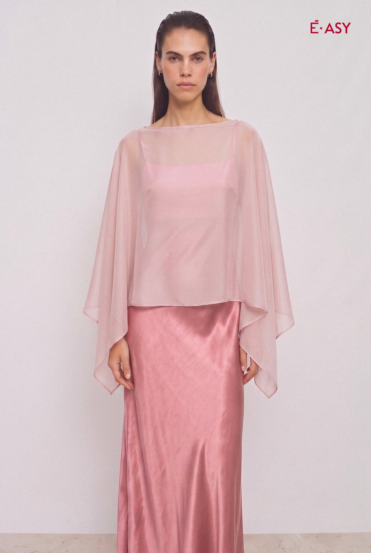 Stola in Georgette Fluida con Drappeggio Asimmetrico