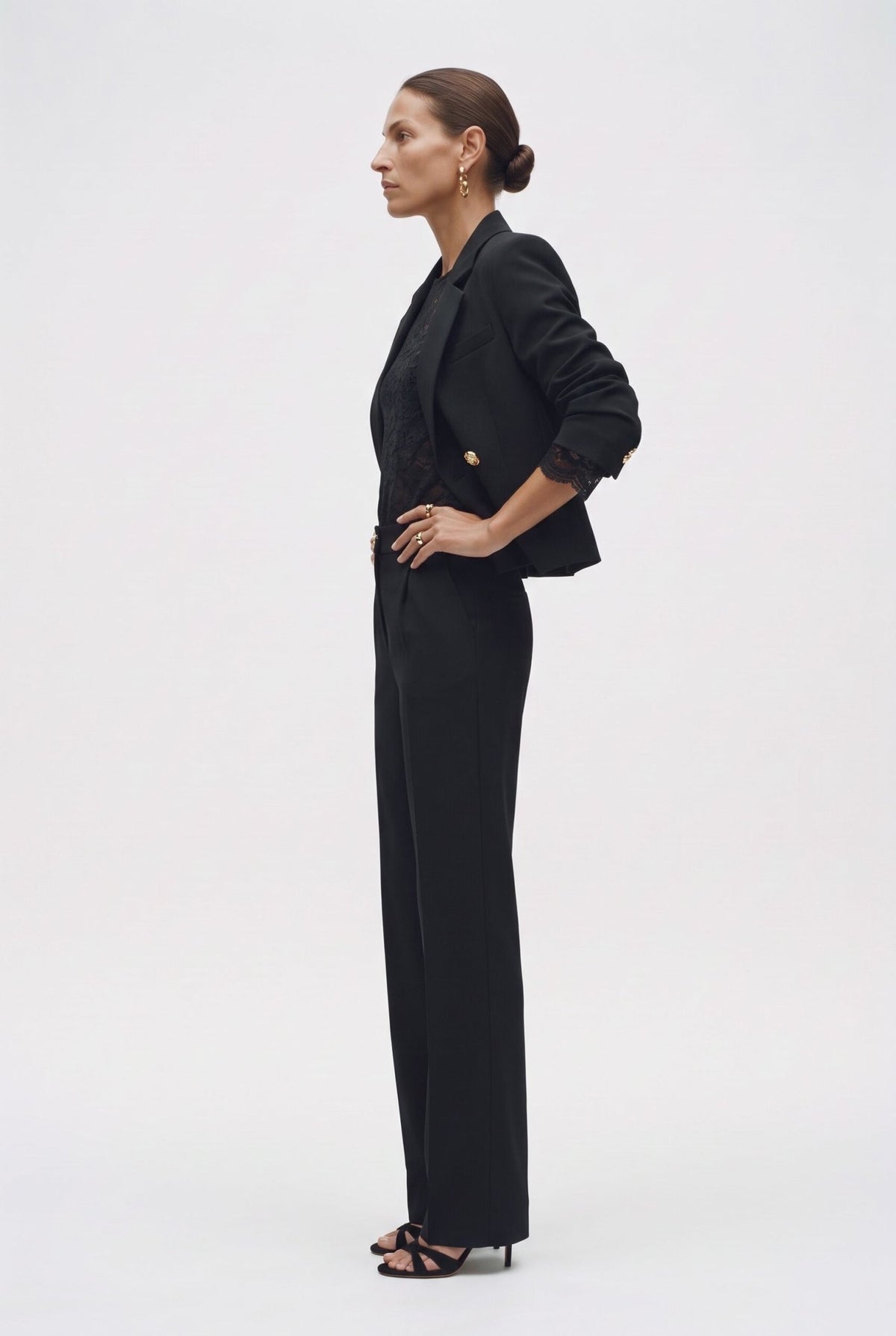 Tailleur giacca corta doppiopetto e pantalone gamba dritta in crepe - Caractère