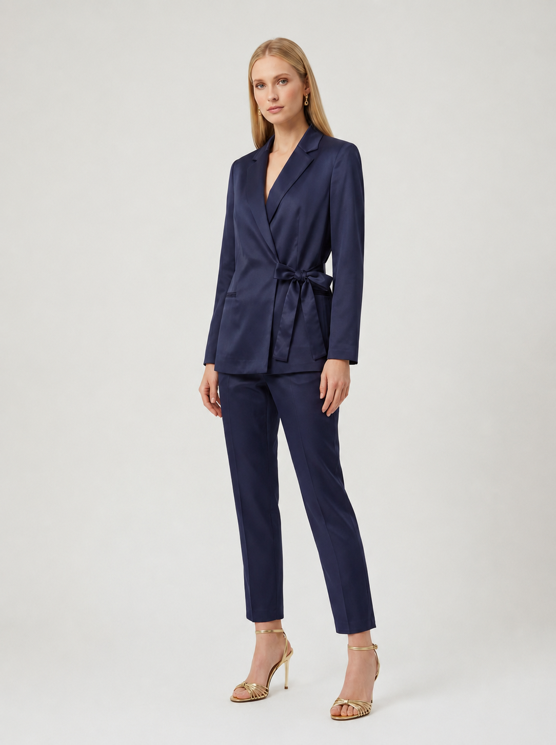 Tailleur in Cotone Giacca con fiocco e Pantalone a Sigaretta
