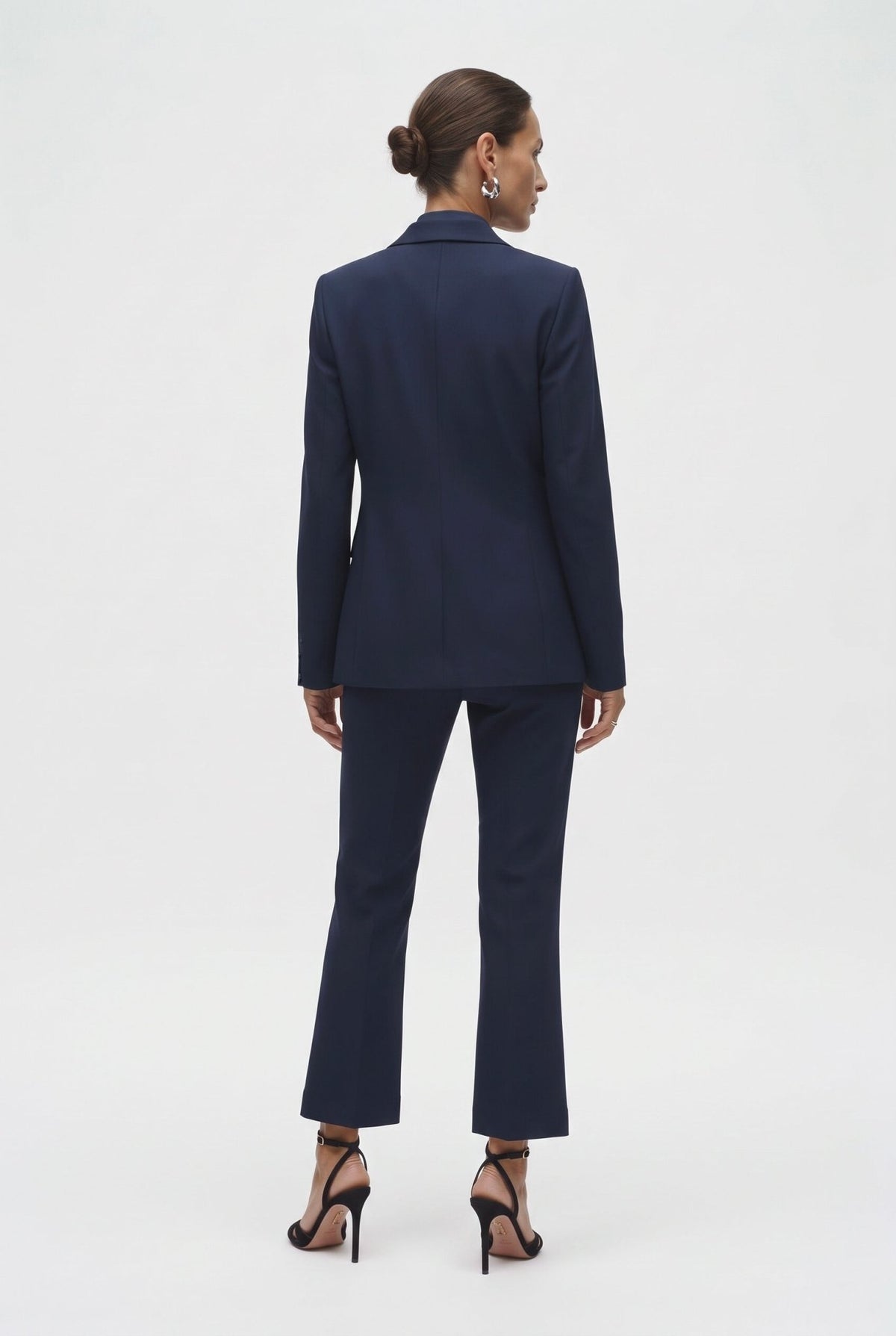 Tailleur in cotone stretch giacca sciancrata e pantalone trumpet - Caractère
