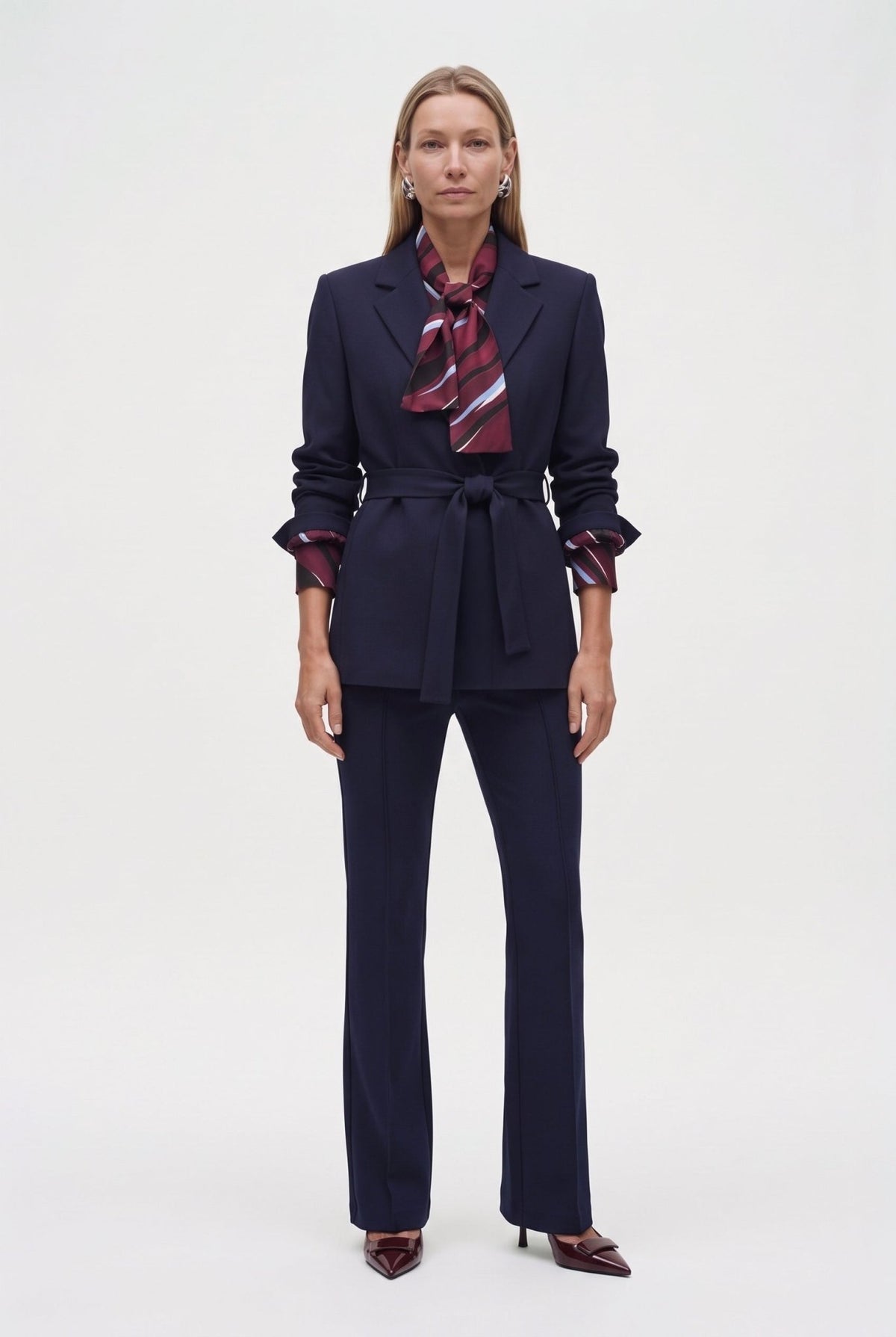 Tailleur in jersey punto Milano blazer con cintura e pantalone flare - Caractère