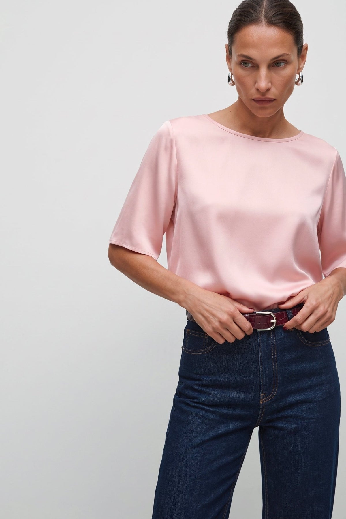 Top Donna a Manica Corta con Scollo a Barchetta – Luminoso e Raffinato - Caractère