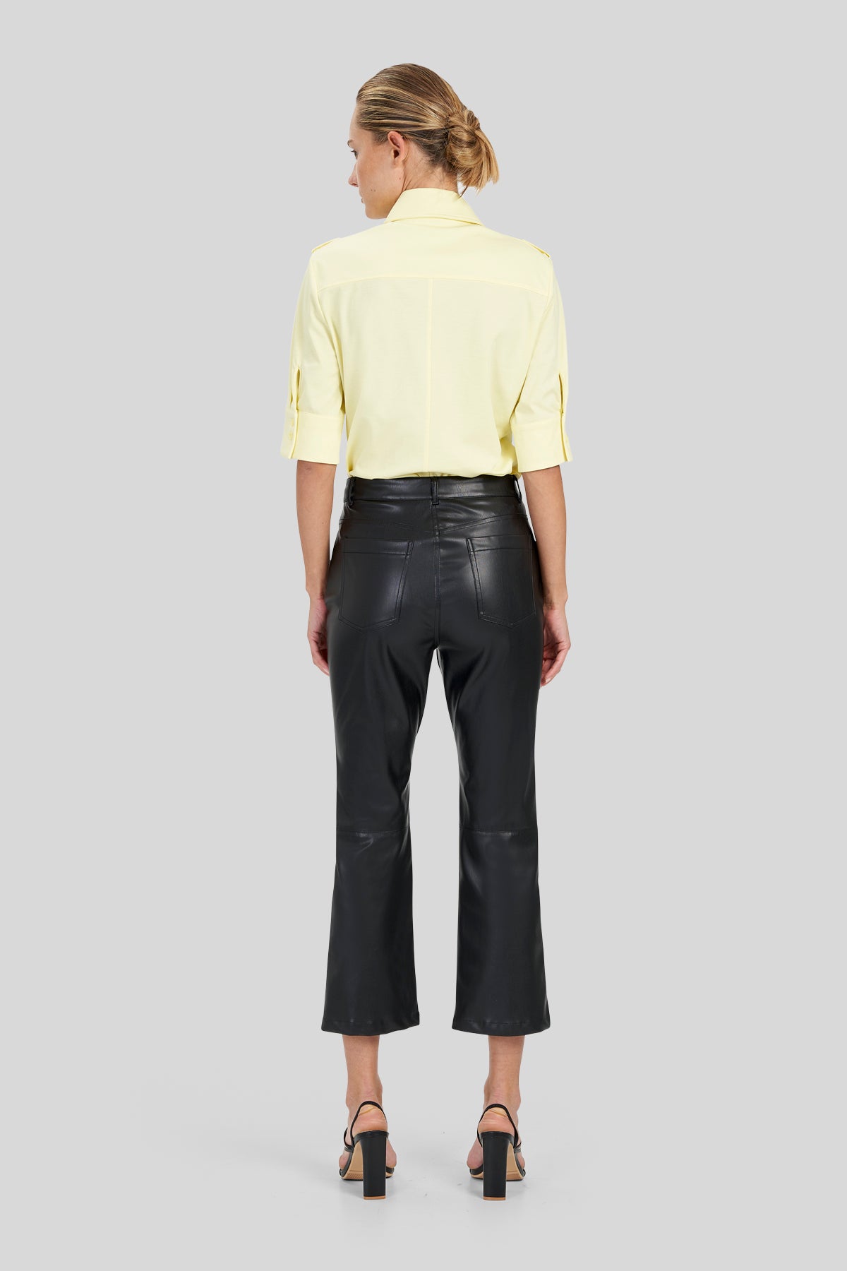 Pantaloni in similpelle a linea trumpet