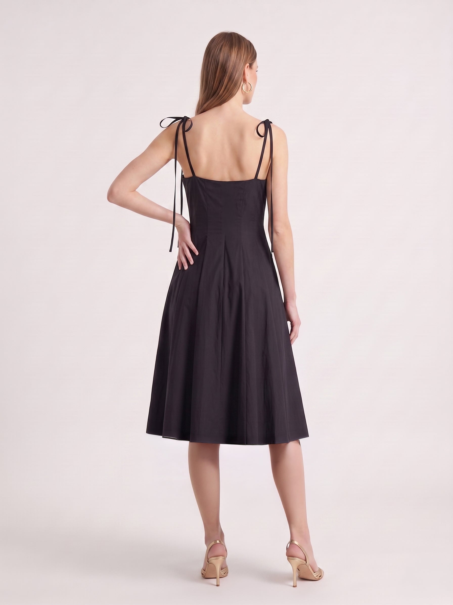 Abito midi con corpino a cuore e spalline con fiocco