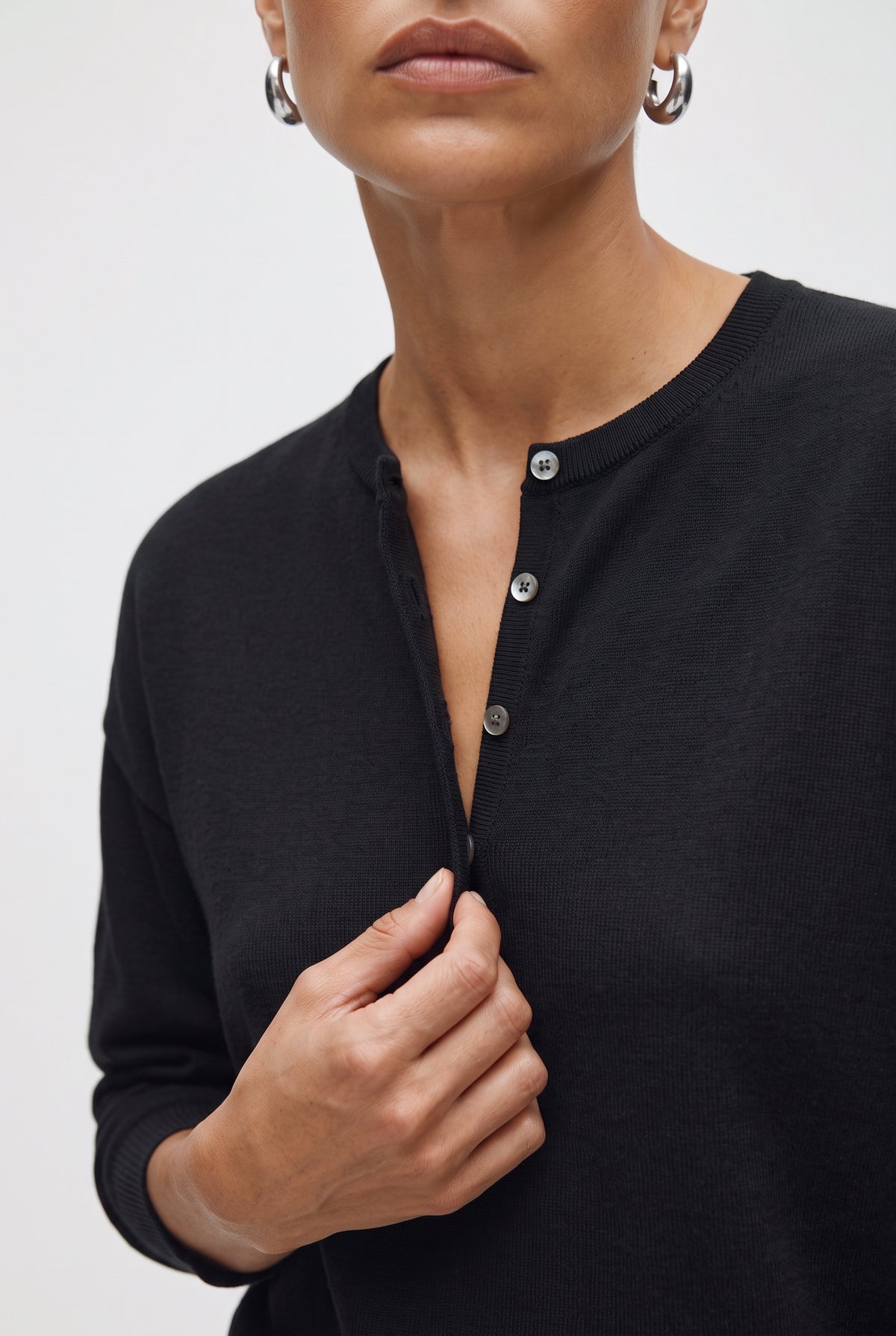 Maglia Girocollo Con Bottoni Davanti In Misto Lana