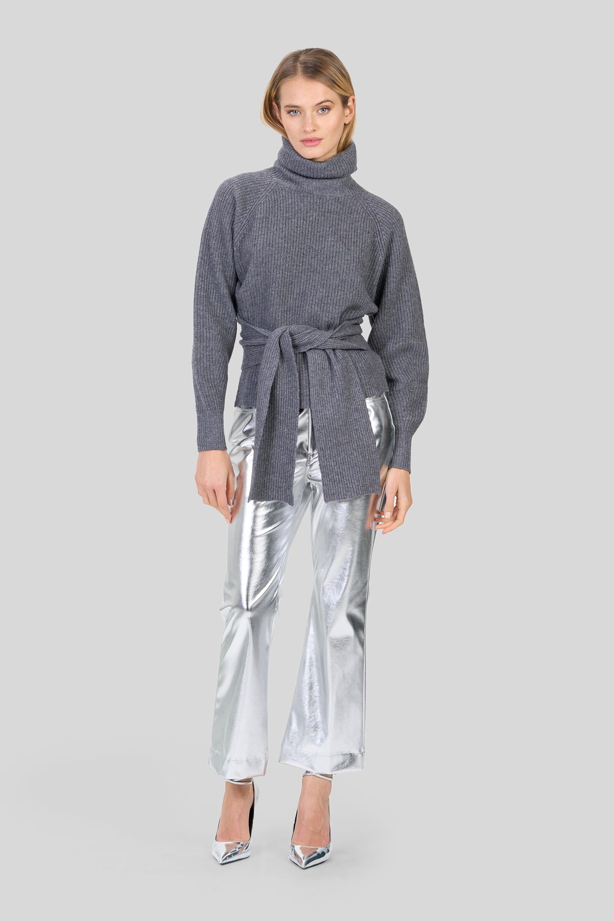 Maglia a coste con collo alto