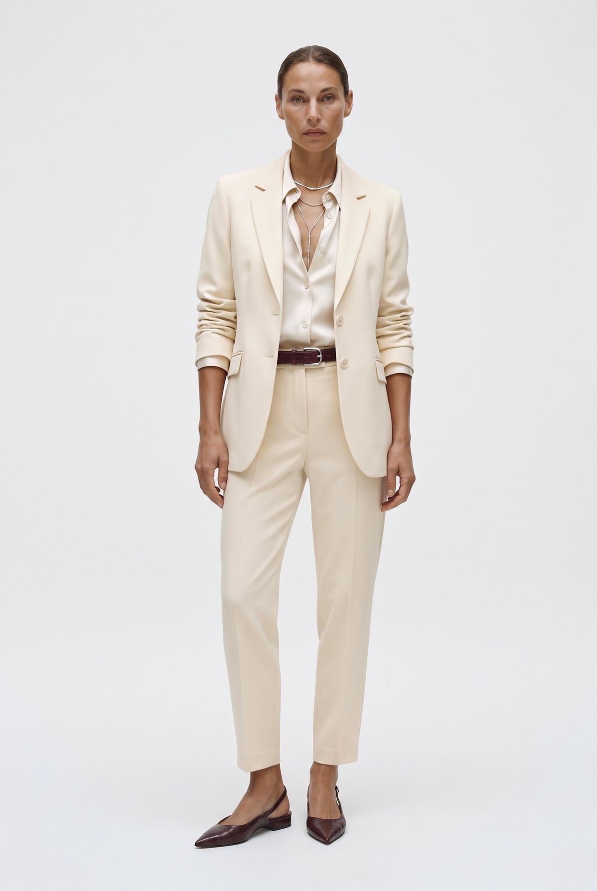 Tailleur in crepe giacca monopetto e pantalone a sigaretta