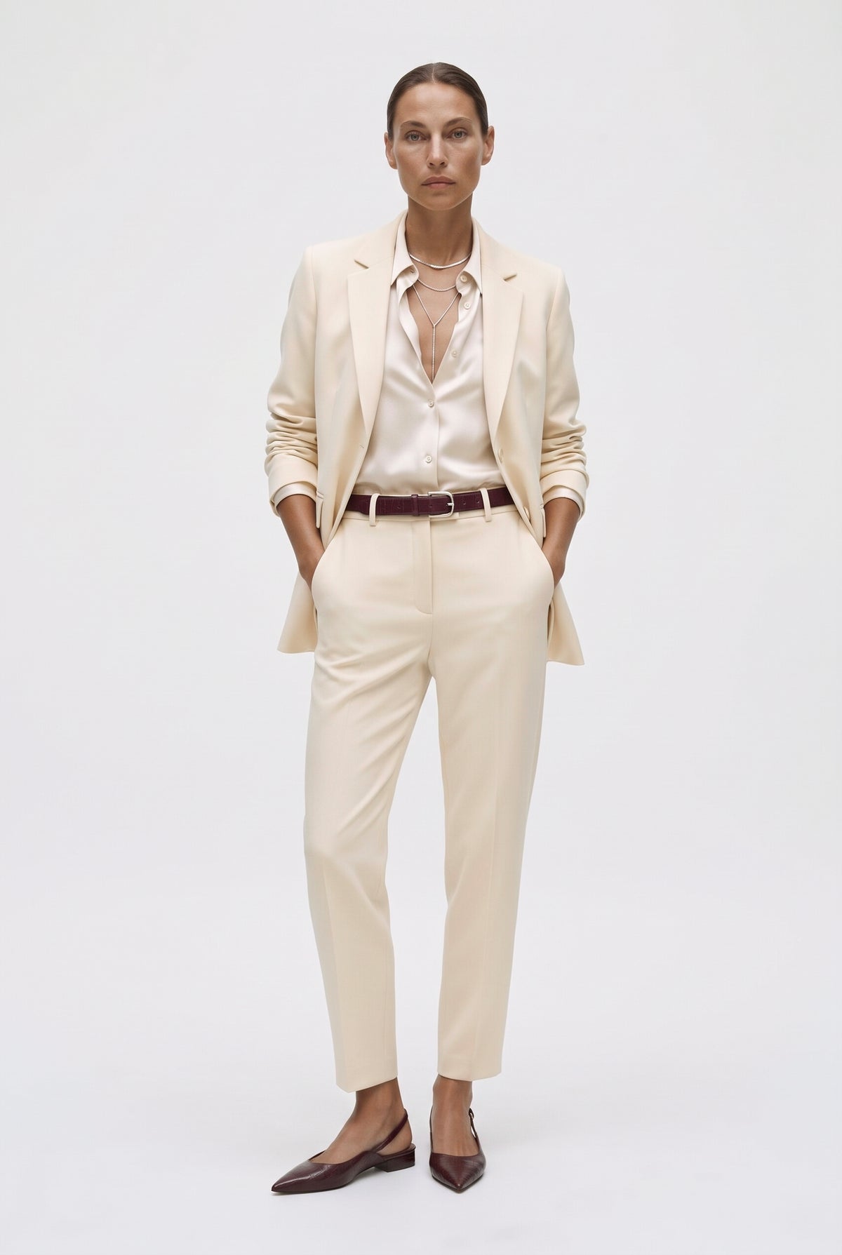 Tailleur in crepe giacca monopetto e pantalone a sigaretta
