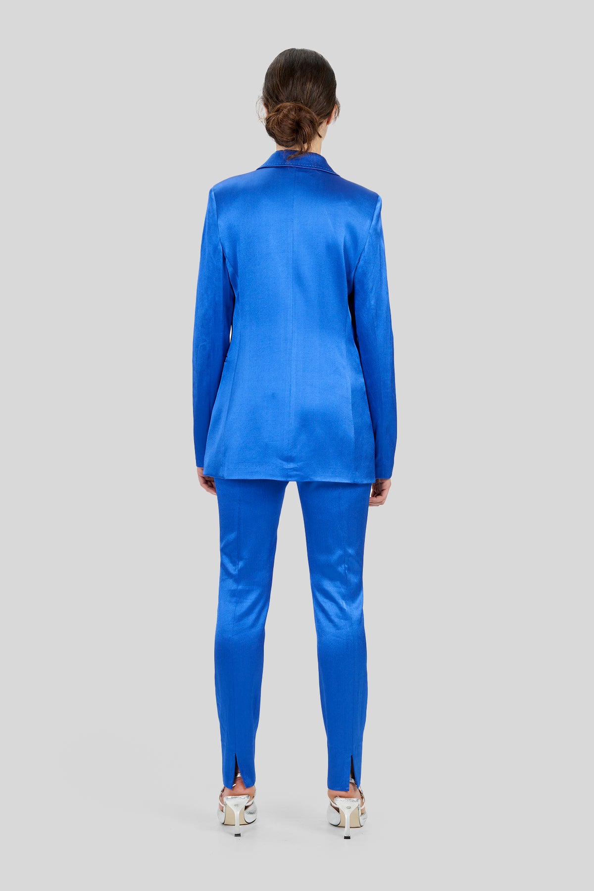 Pantaloni in raso stretch dalla linea slim