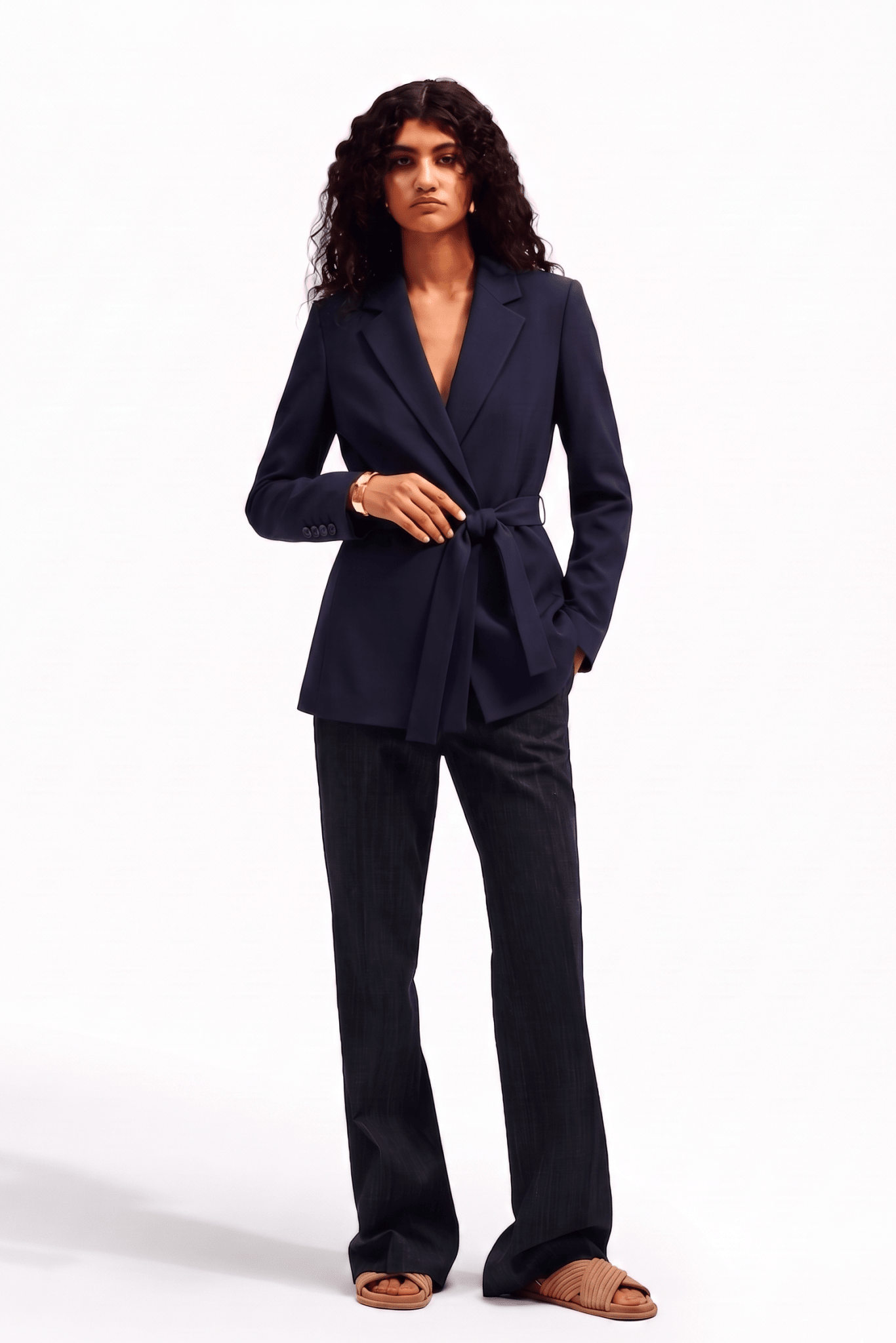 Blazer con cintura annodata e revers a lancia