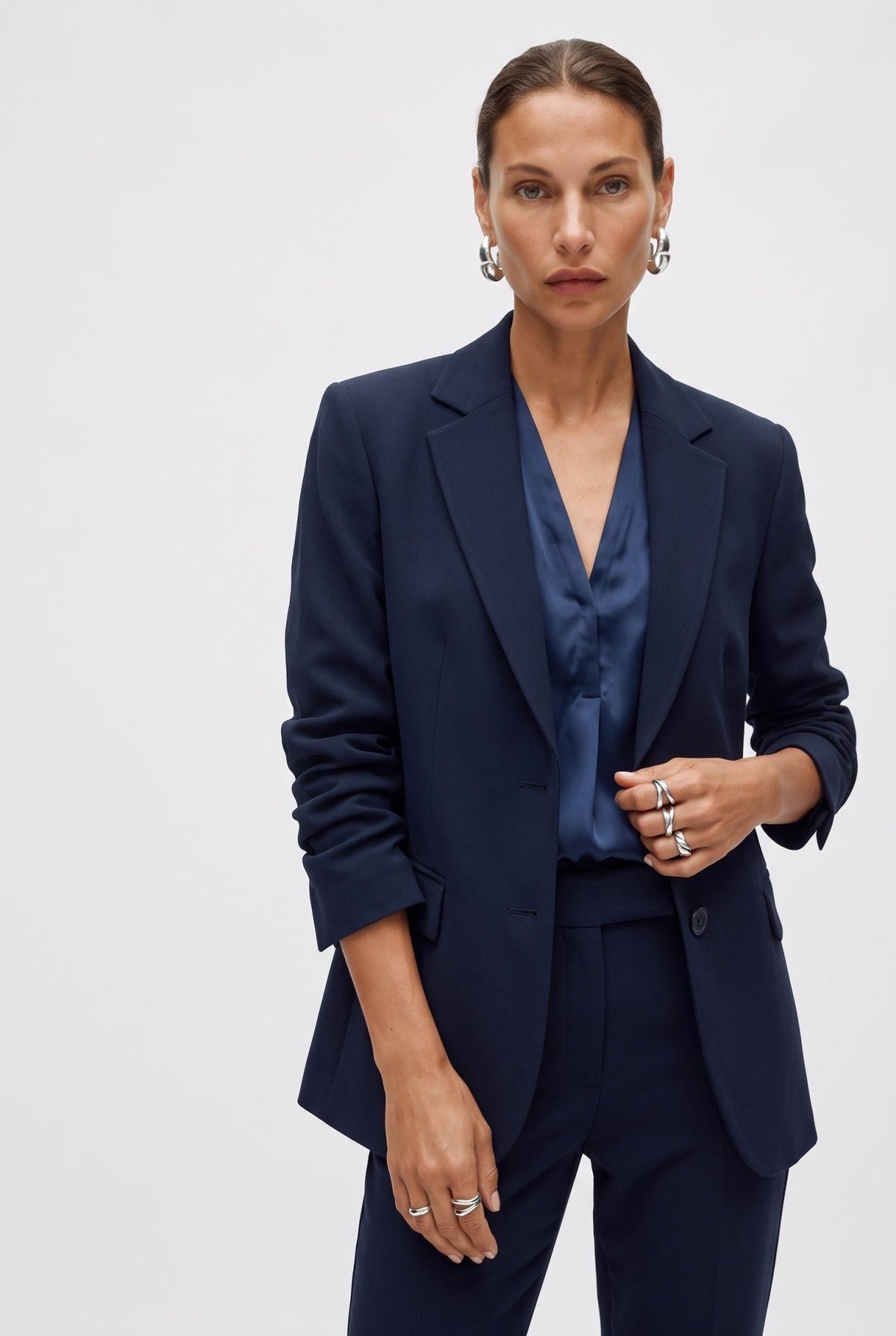 Blusa Donna Smanicata in Viscosa Fluida con Scollo a V – Raffinata - Caractère