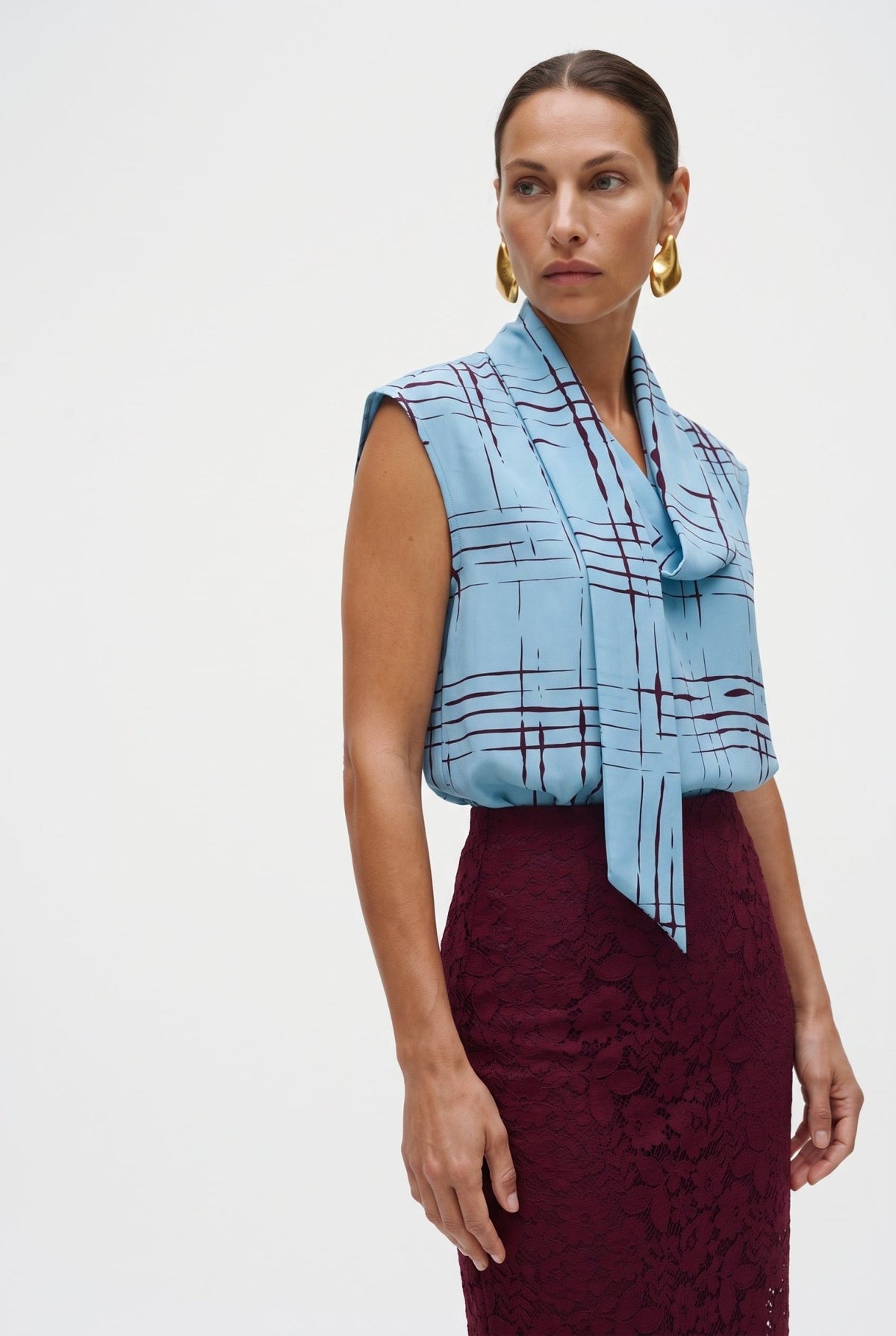 Blusa Smanicata con Collo A Sciarpa In Simil Seta Stampata - Caractère