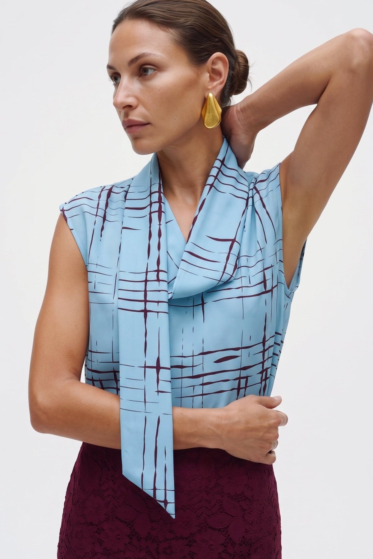 Blusa Smanicata con Collo A Sciarpa In Simil Seta Stampata - Caractère