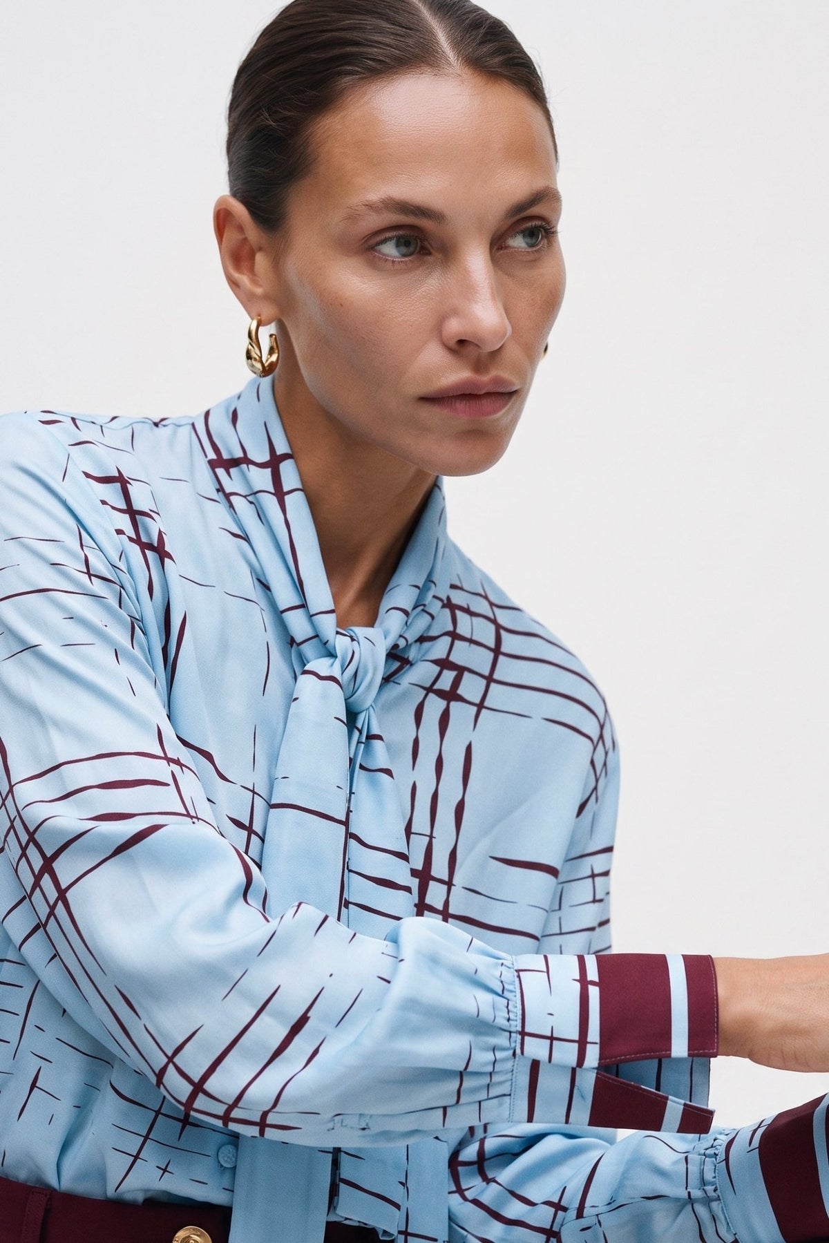 Camicia con Collo A Sciarpa In Simil Seta Stampata - Caractère
