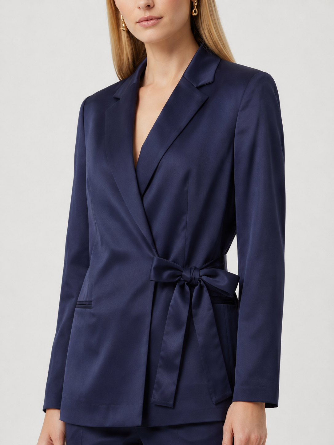 Tailleur in Cotone Giacca con fiocco e Pantalone a Sigaretta