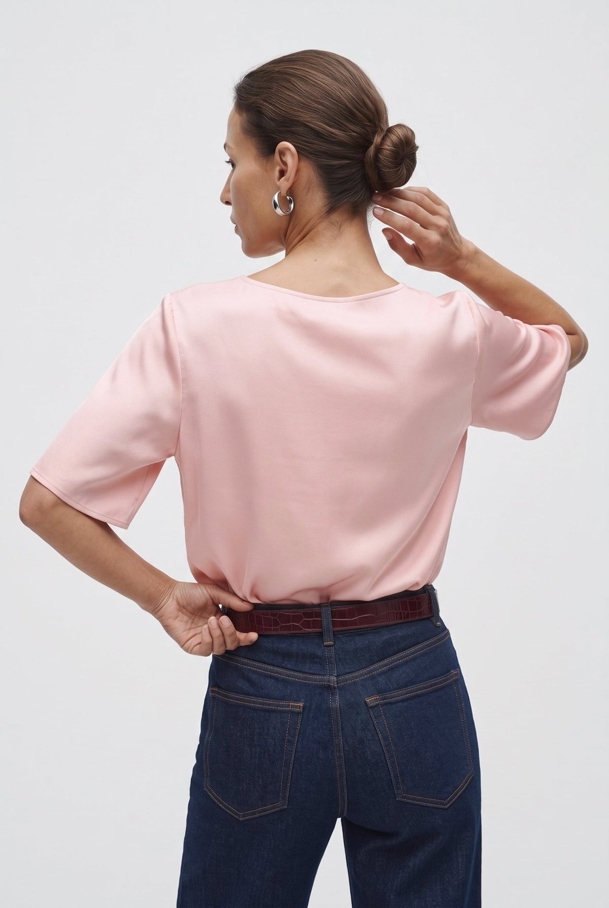 Top Donna a Manica Corta con Scollo a Barchetta – Luminoso e Raffinato - Caractère